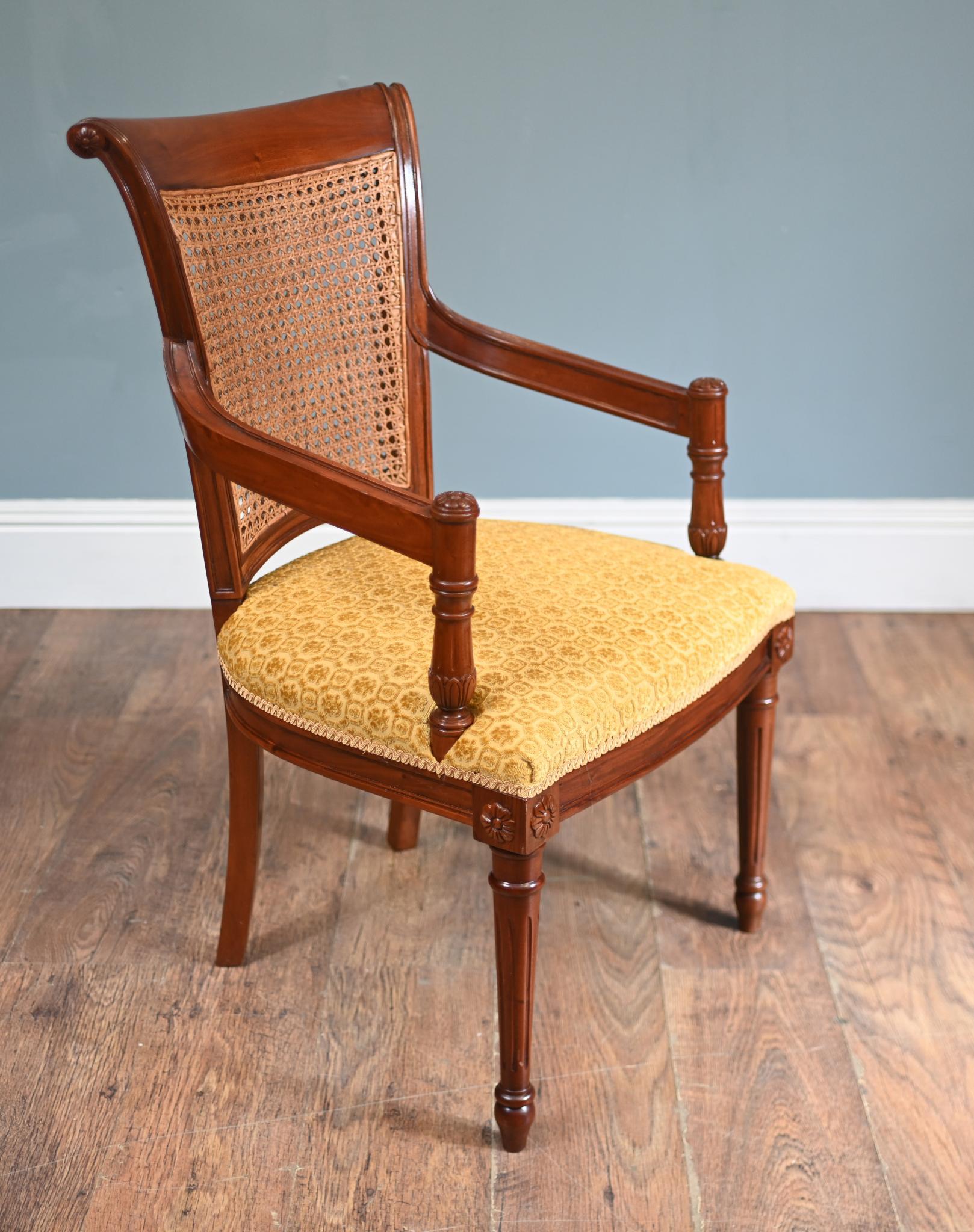 Metà XX secolo Coppia di poltrone Regency con schienale in bergere in vendita