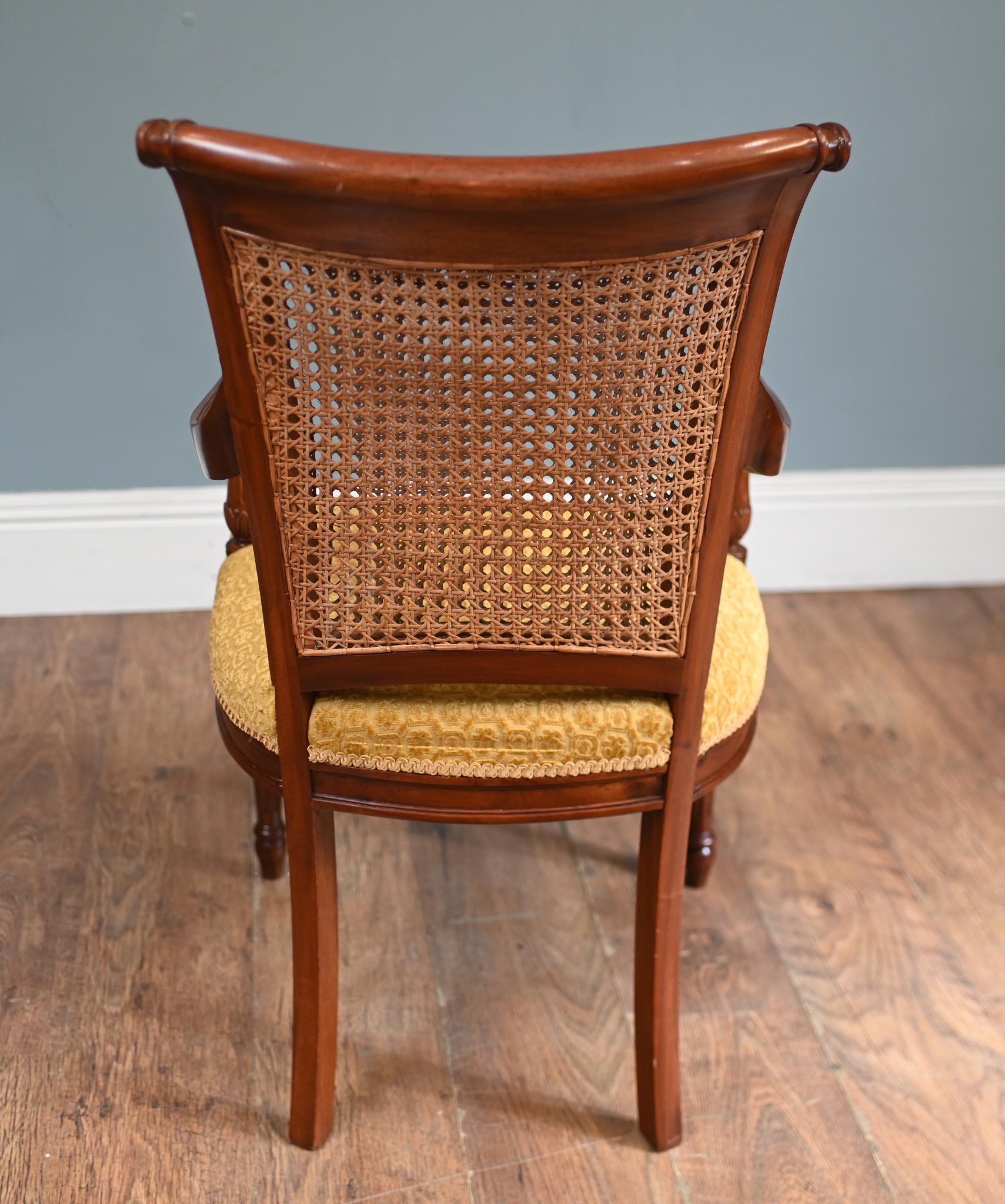 Mogano Coppia di poltrone Regency con schienale in bergere in vendita