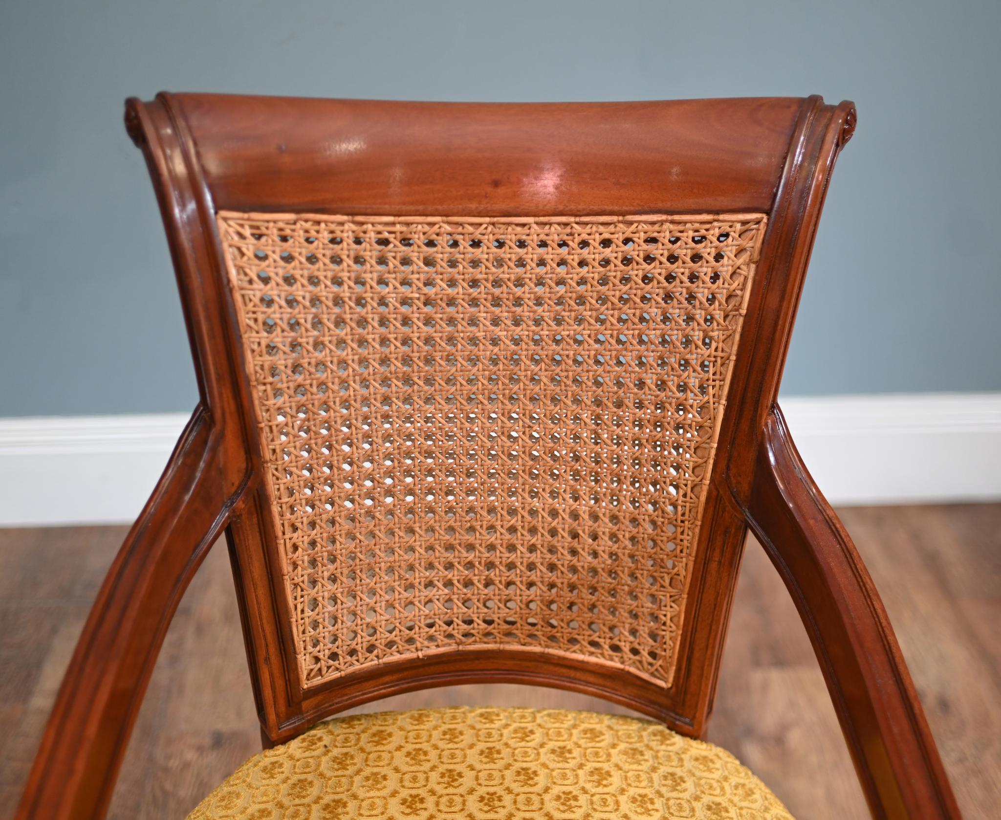 Coppia di poltrone Regency con schienale in bergere in vendita 1