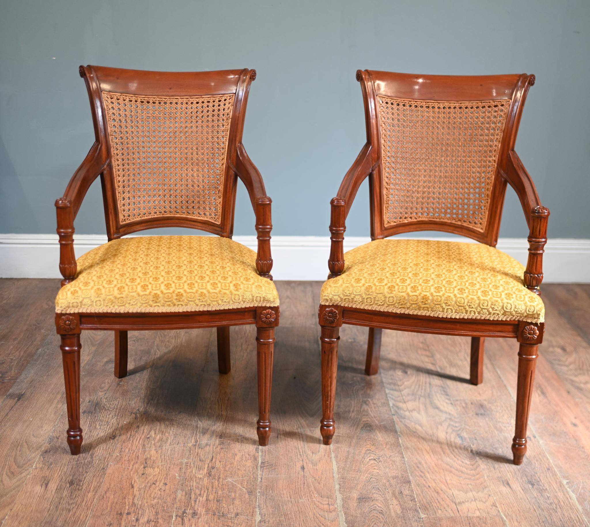 Coppia di poltrone Regency con schienale in bergere in vendita 2