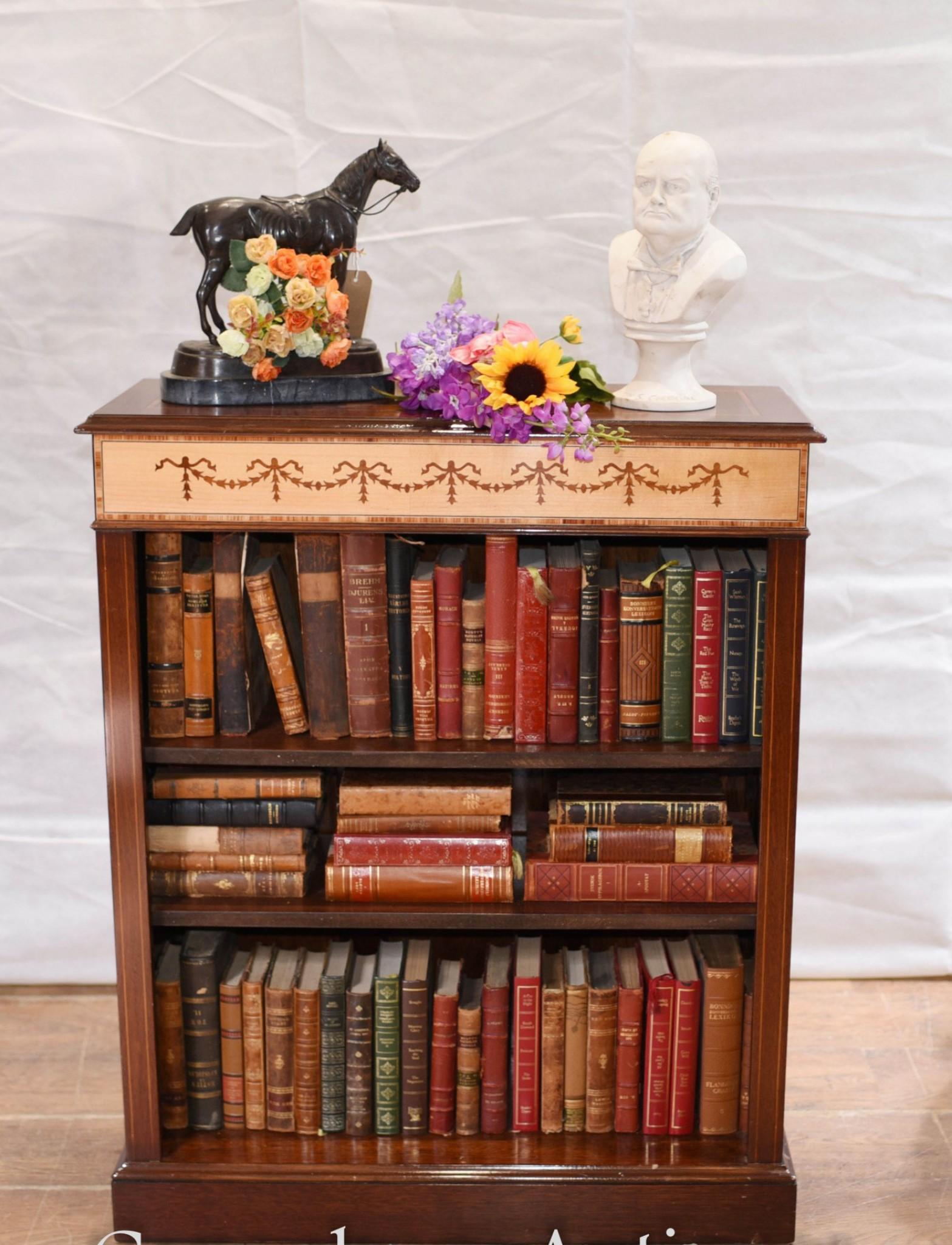 - Gorgeous pair of Regency style open front bookcases
- Classic pair of mahogany bookcases with adjustable shelving
- Hand crafted from mahogany with satinwood inlay work to the top
- Can ship to anywhere in the world, please request for a shipping