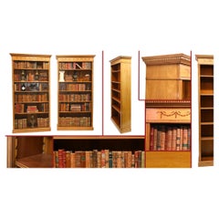 Pareja de librerías Regency - Sheraton abierta de madera satinada inglesa de 7 pies