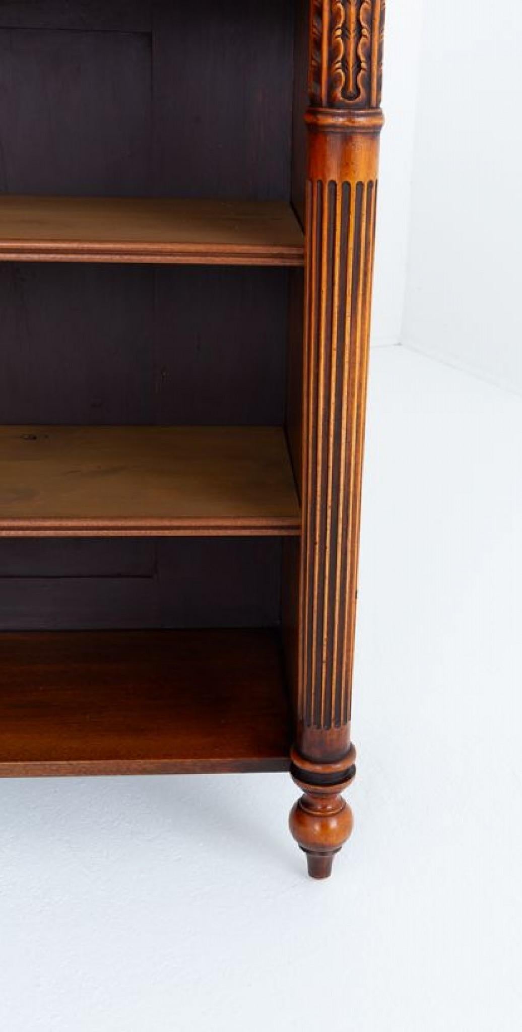 Pareja de librerías de la Regencia Estantería abierta de nogal para libros siglo XX en venta