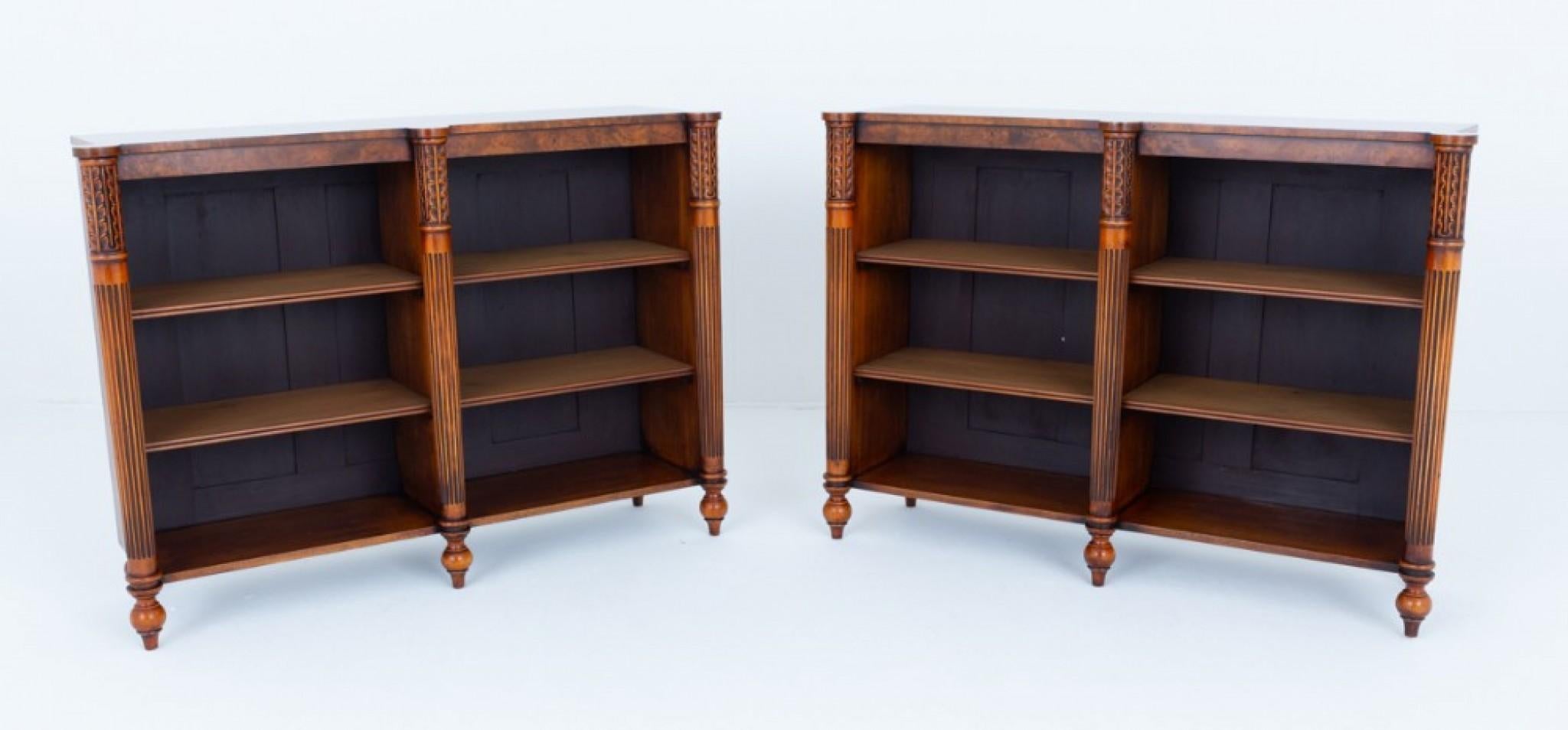 Pareja de librerías de la Regencia Estantería abierta de nogal para libros en venta 2