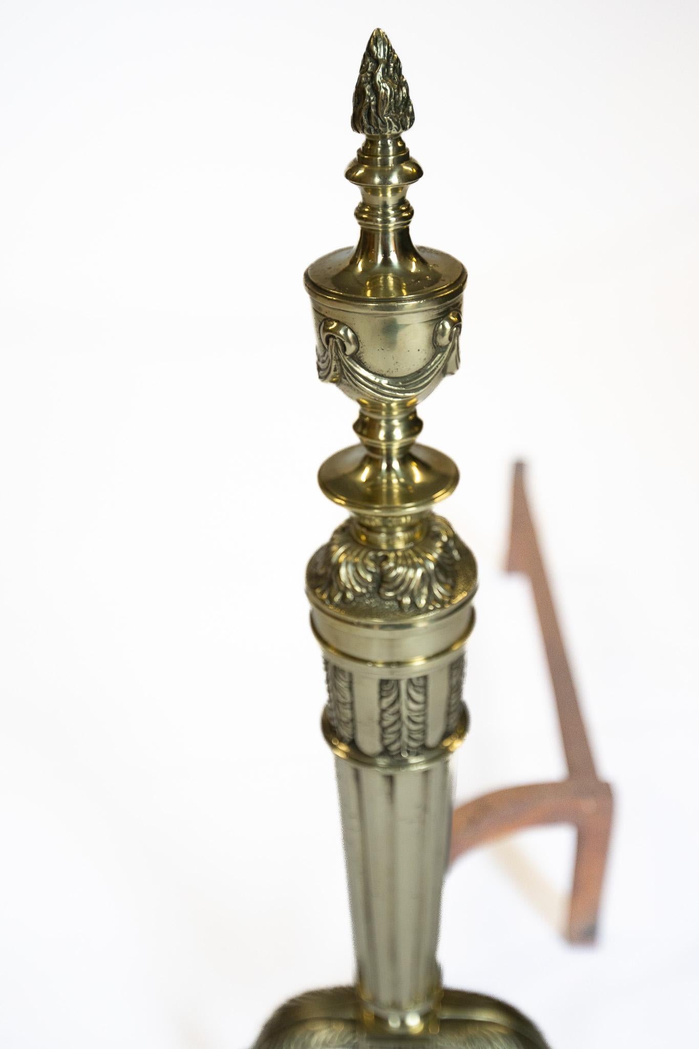 Paar Regency Messing & Eisen Feuerhunde / Andirons (Adamstil) im Angebot