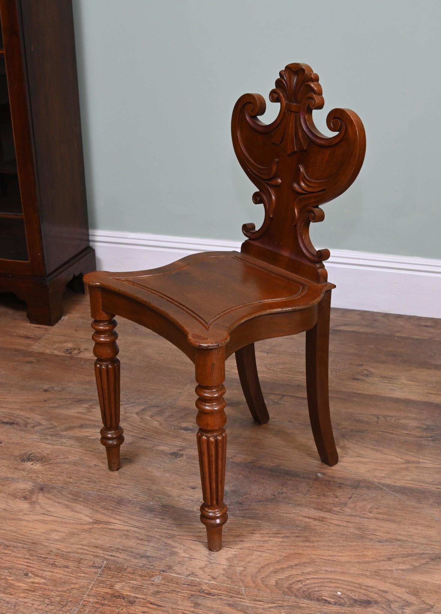 Mogano Coppia di sedie da sala Regency con schienale a scudo Gillows in mogano 1815 in vendita