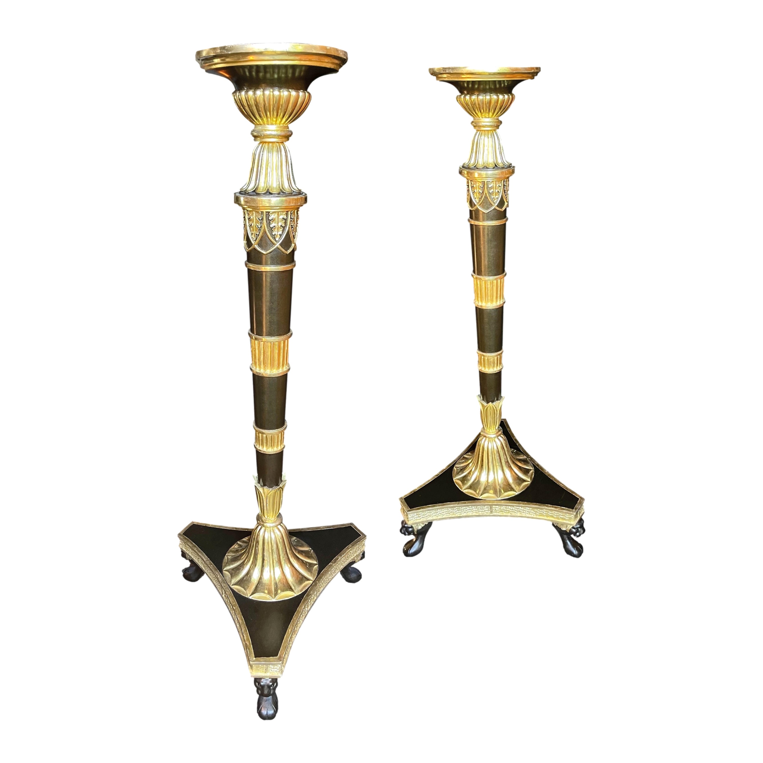 Paire de torchères en bois doré bronzé d'époque Régence en vente