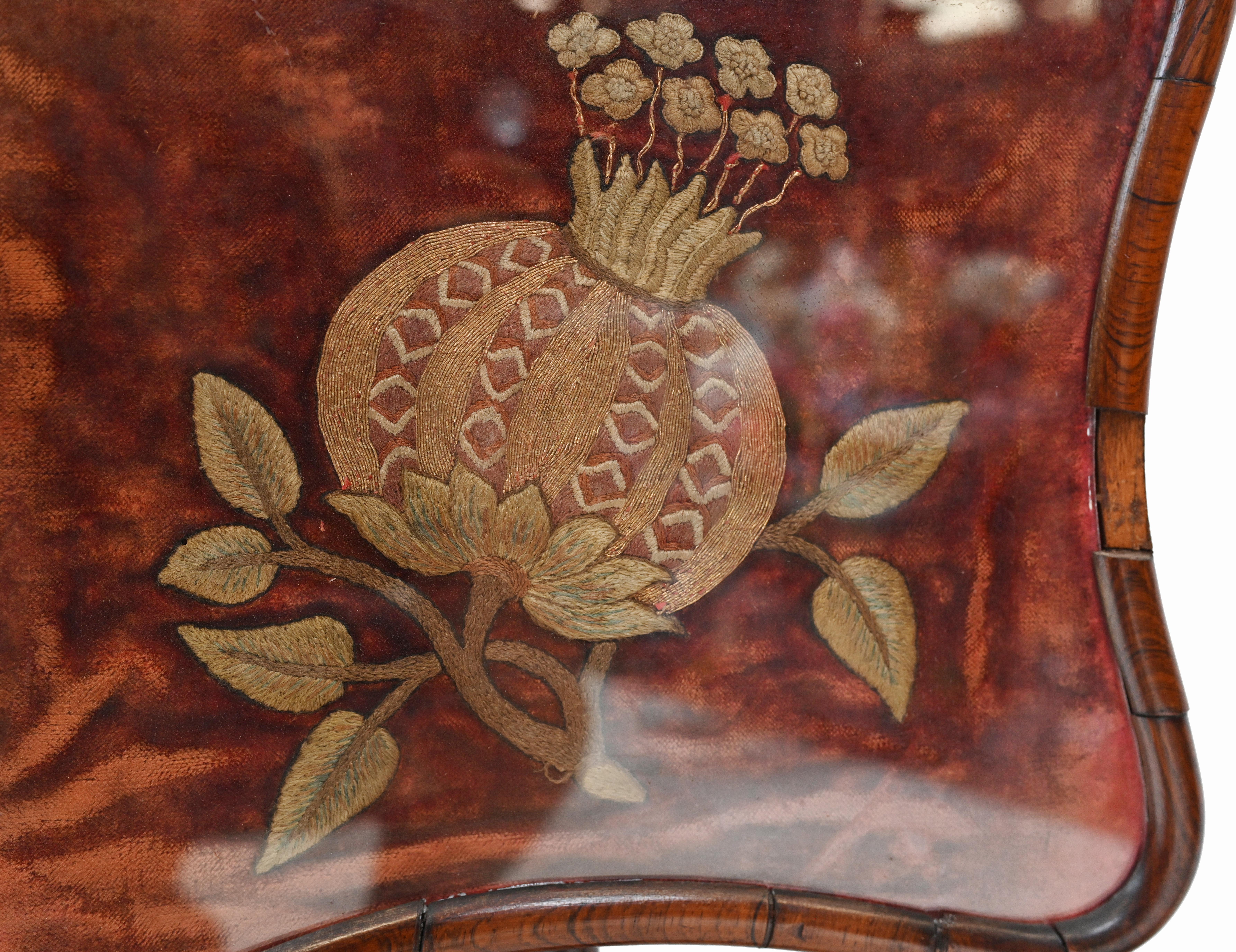 Paire de paravents de style Régence en tapisserie à l'aiguille du feu, 1830 Bon état - En vente à Potters Bar, GB