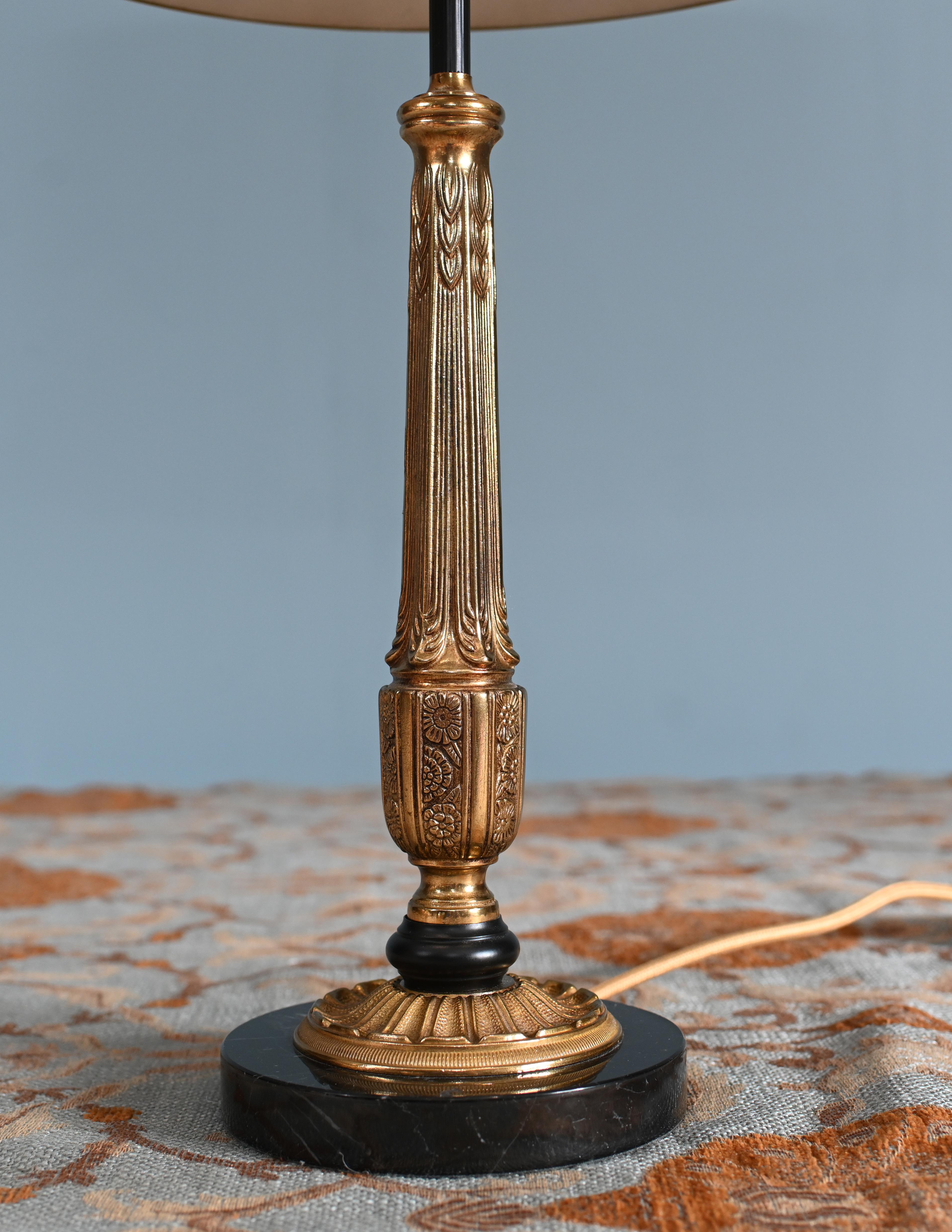 Pareja de lámparas de mesa del renacimiento de la Regencia Light Gilt Christopher Hyde en venta 5