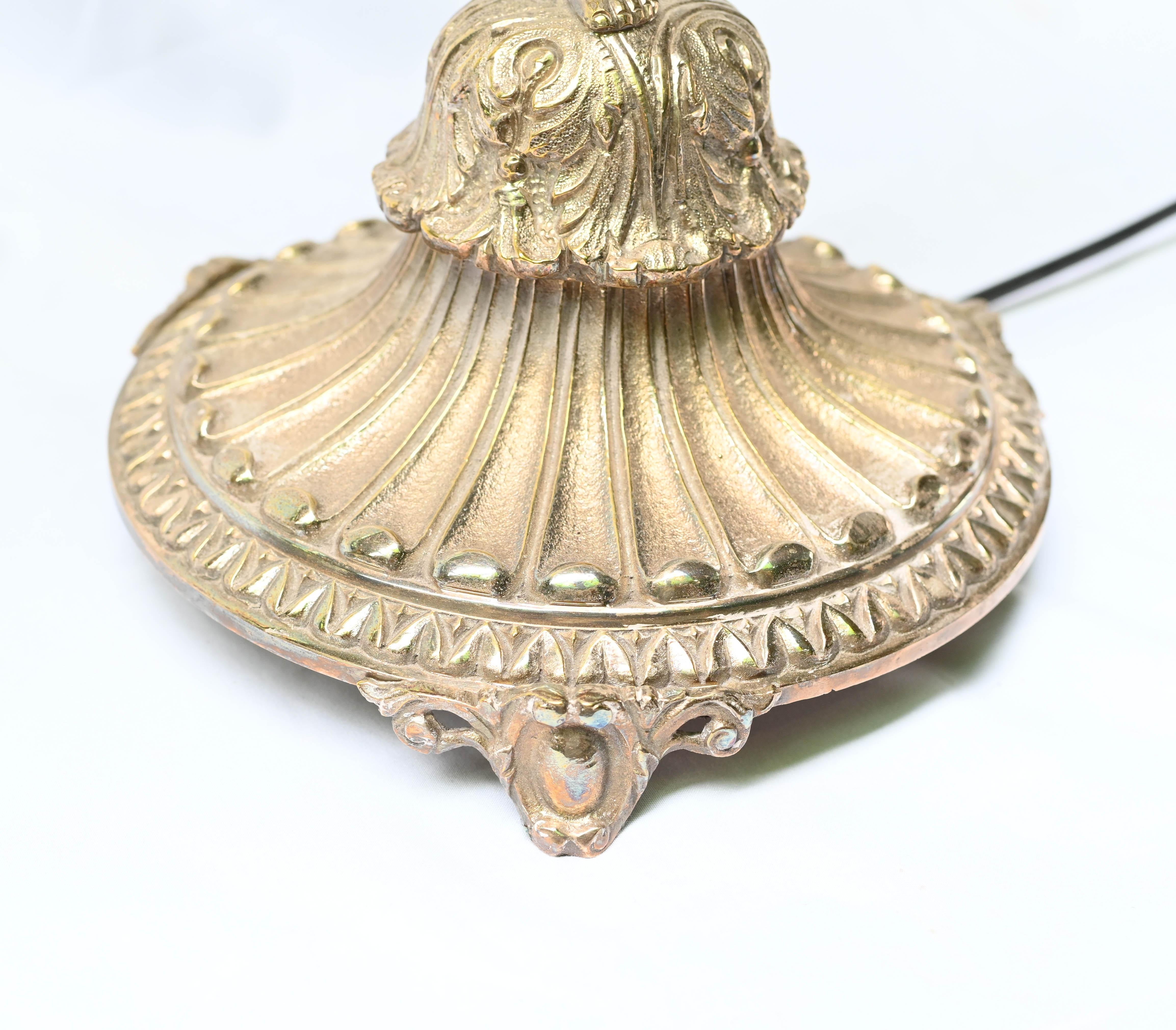 Paar Regency Silber Platte Cherub Kandelaber Lampen Putten (Frühes 20. Jahrhundert) im Angebot