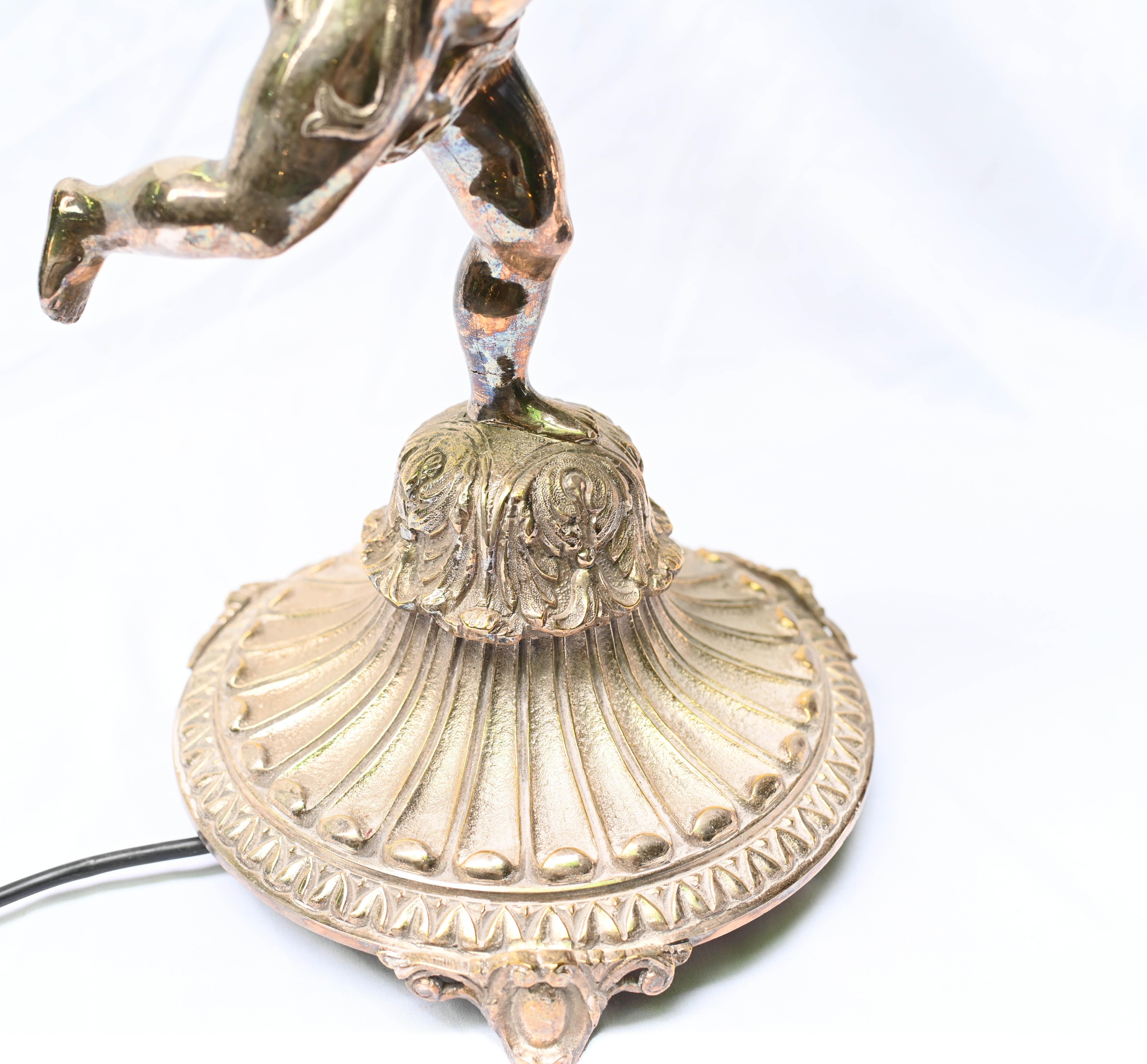 Paar Regency Silber Platte Cherub Kandelaber Lampen Putten im Angebot 3