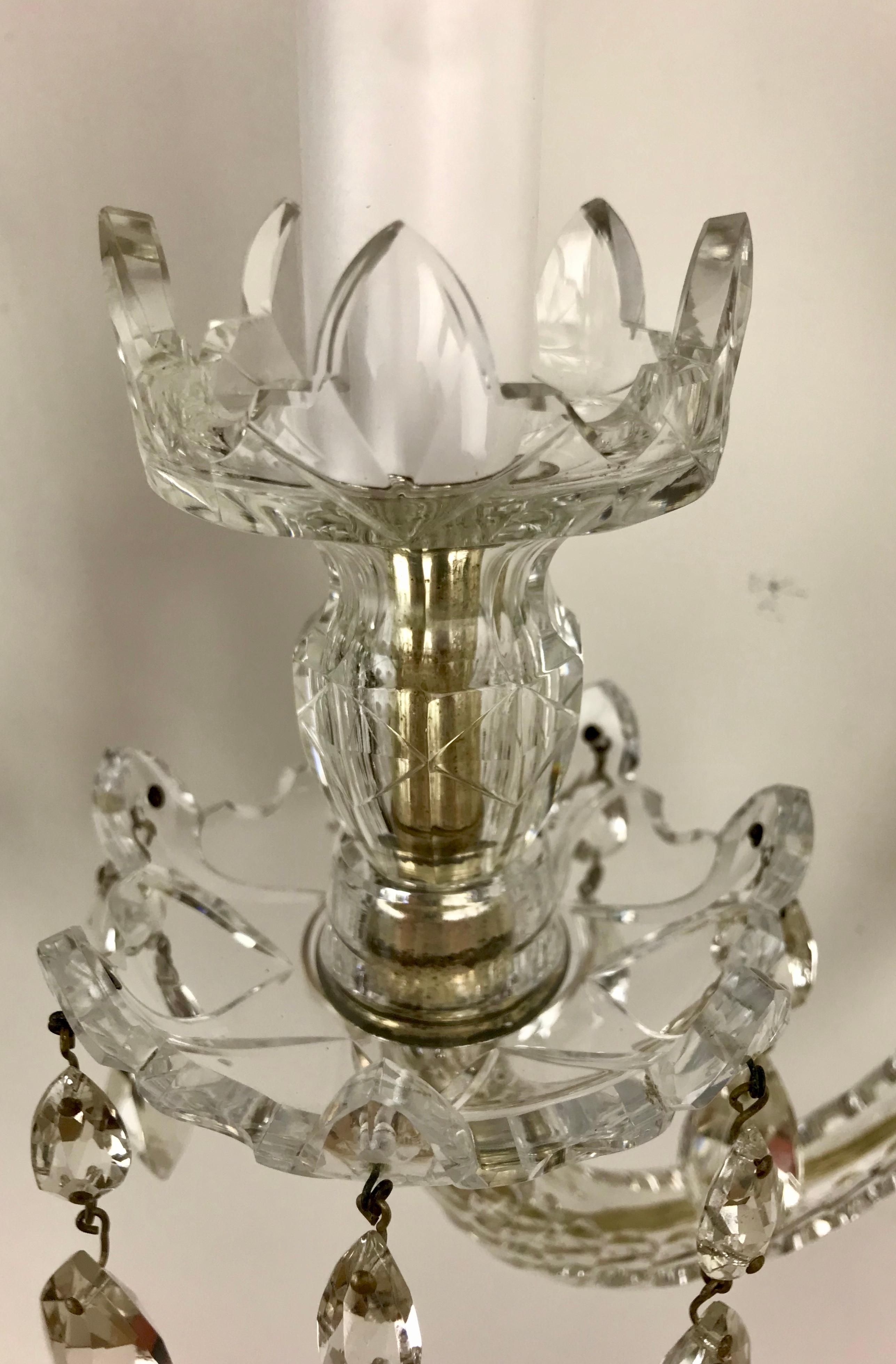 Paire d'appliques en cristal de style Régence à 3 lumières d'après M. Lafount en vente 4