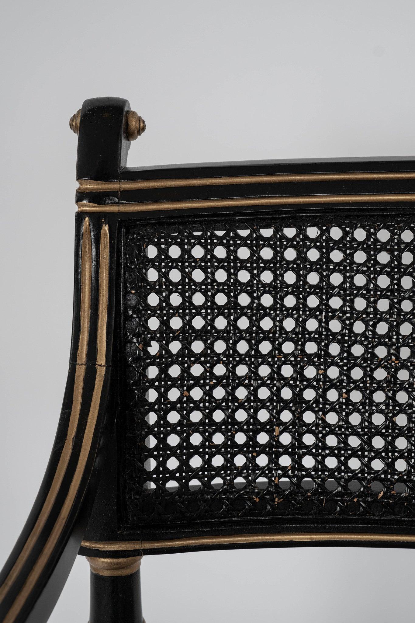Paar Regency Style Schwarz Gold Sessel (20. Jahrhundert) im Angebot
