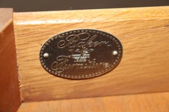 Coppia di tavolini in stile Regency con montatura in ottone di Baker