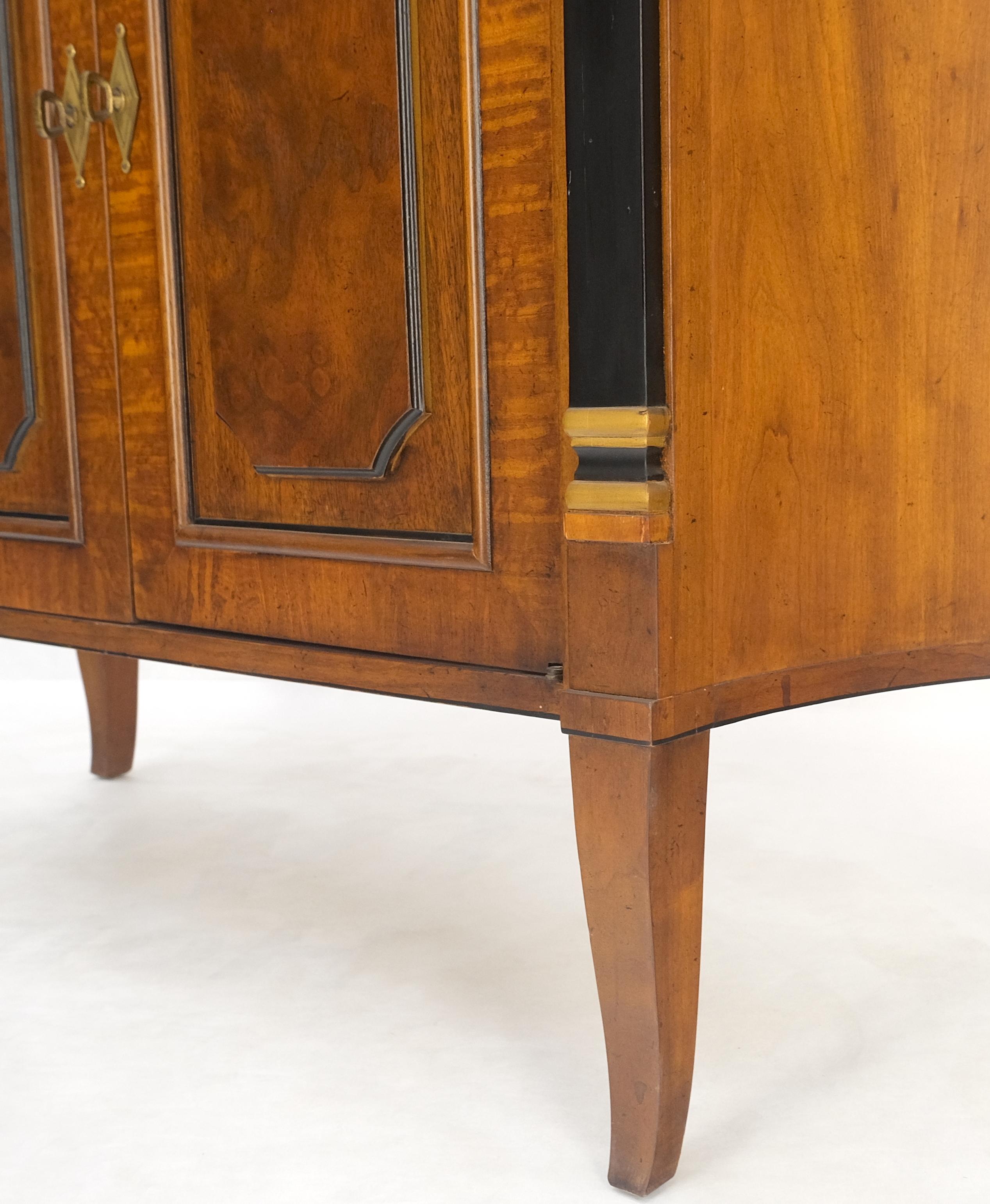 Paar Regency Style Burl Walnuss Scallop Banding Black Marble Top Cabinet Credenza 1