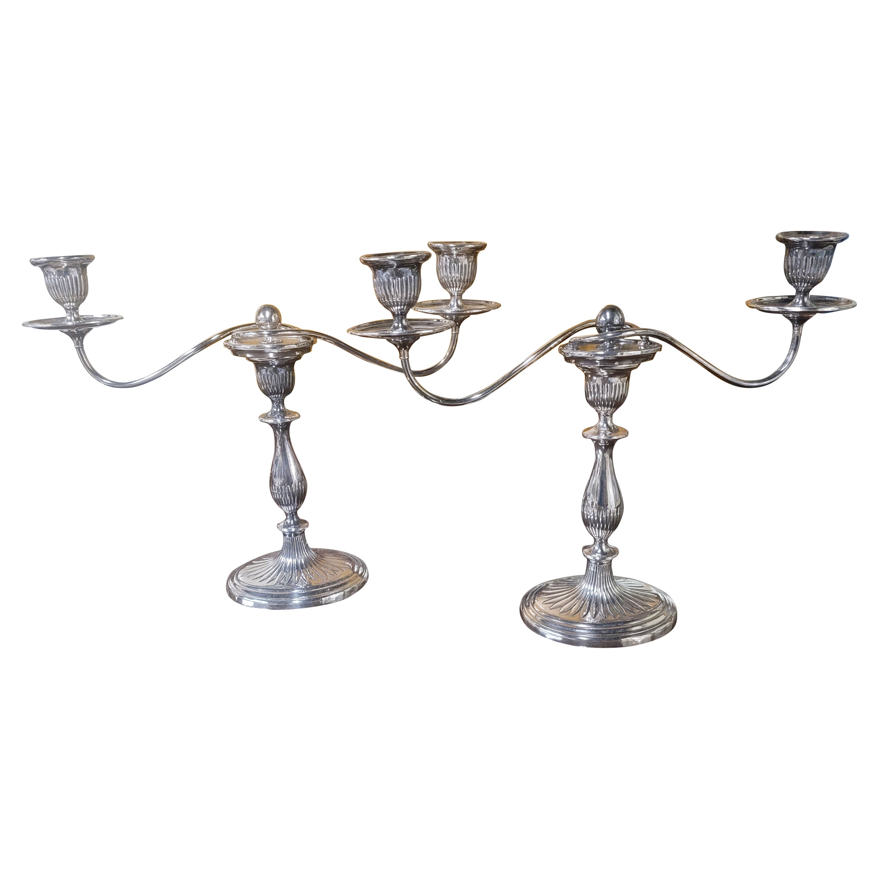 Pareja de candelabros convertibles de una a tres luces de plata inglesa estilo Regencia en venta