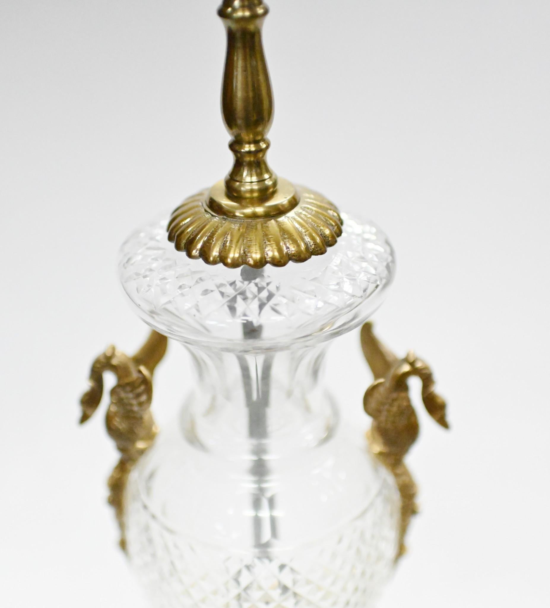 Fin du XIXe siècle Paire de lampes de table Regency Lights en verre de cristal en vente