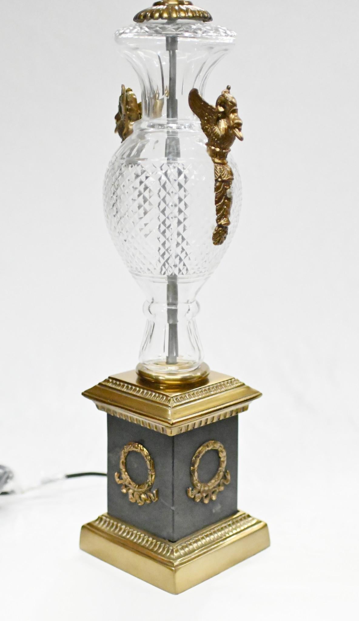 Paire de lampes de table Regency Lights en verre de cristal en vente 1