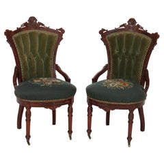 Paire de chaises de salon Renaissance Revive en noyer sculpté à l'aiguille C1880