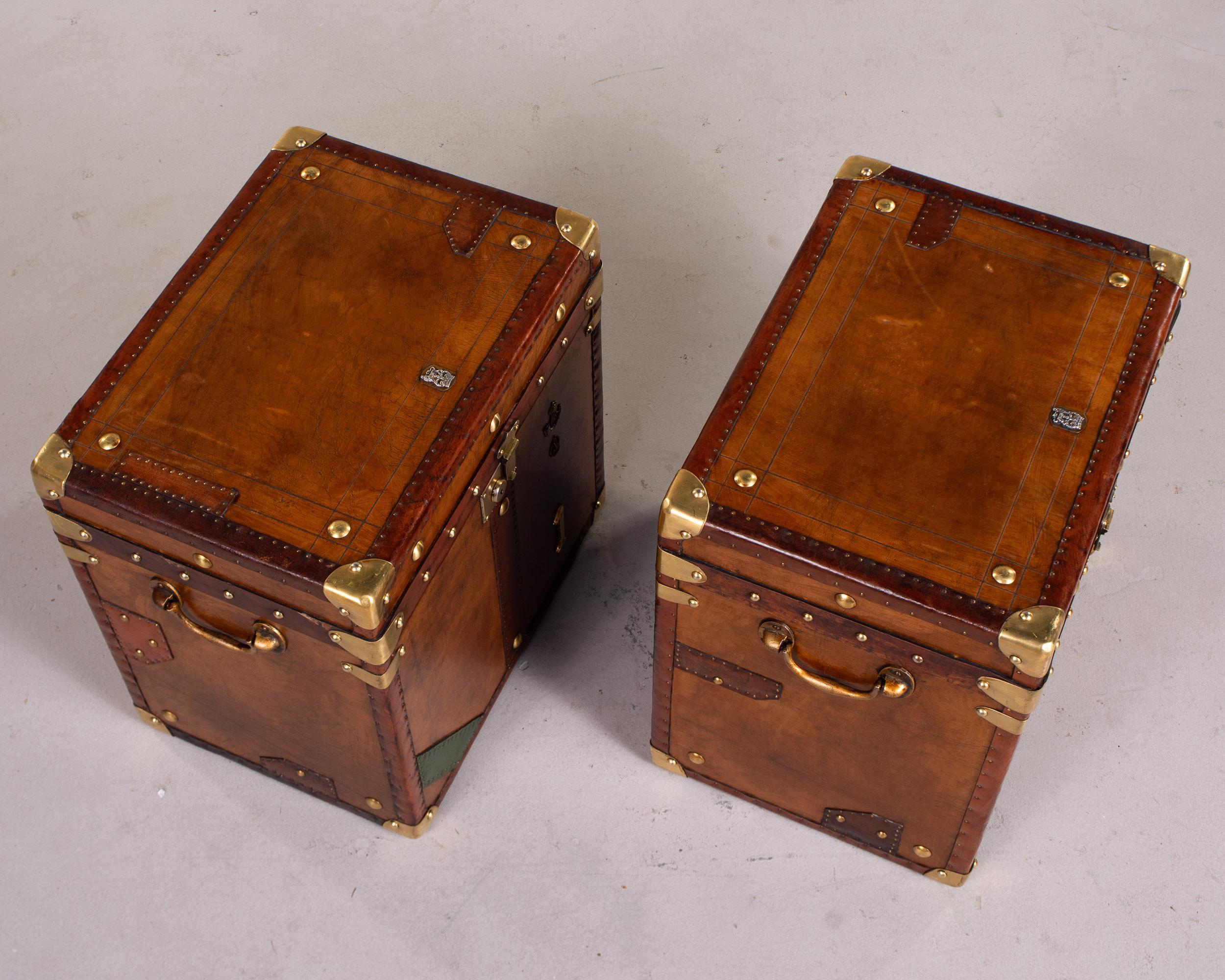 Par de baúles de cuero ingleses vintage restaurados 5
