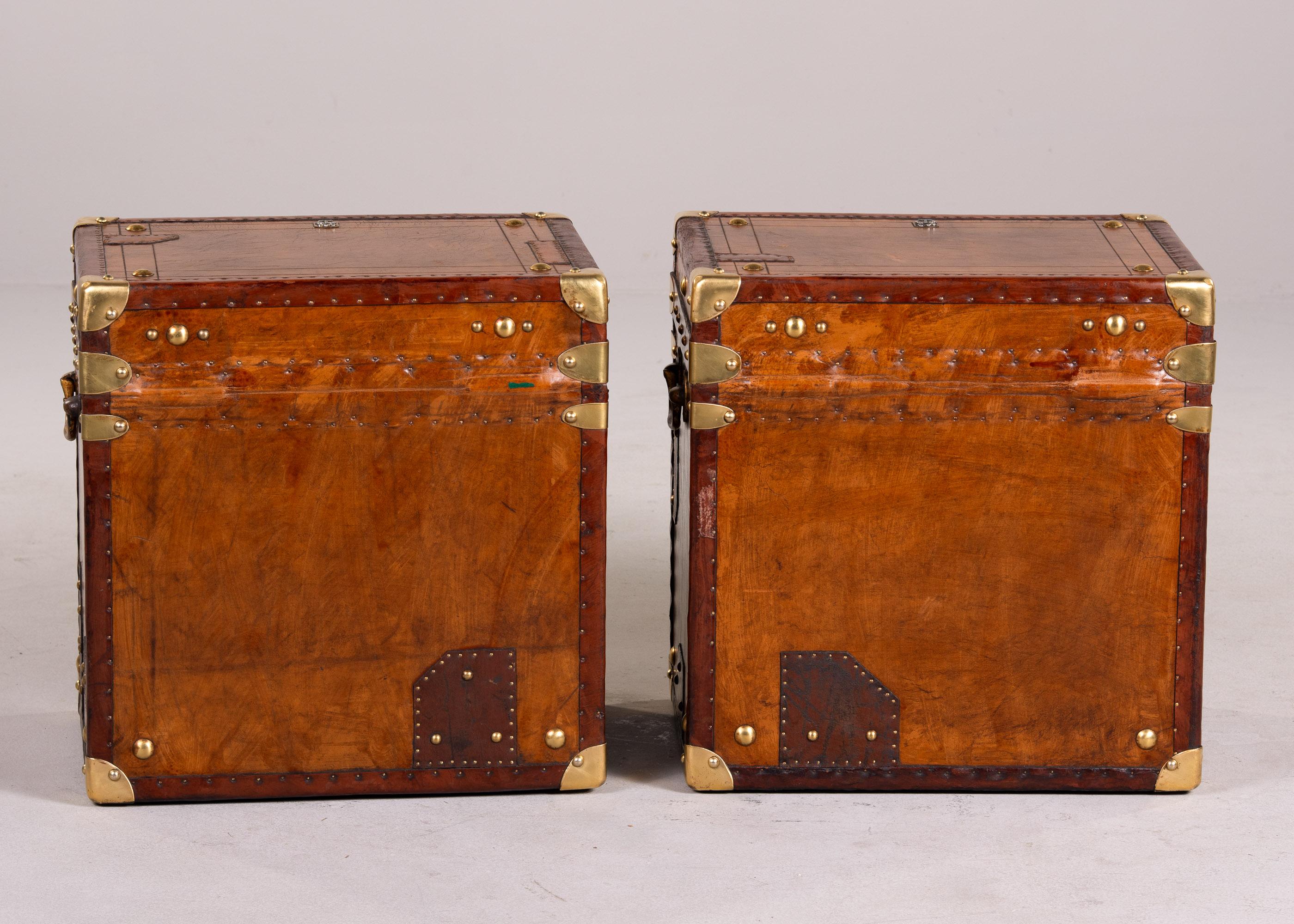Par de baúles de cuero ingleses vintage restaurados Latón