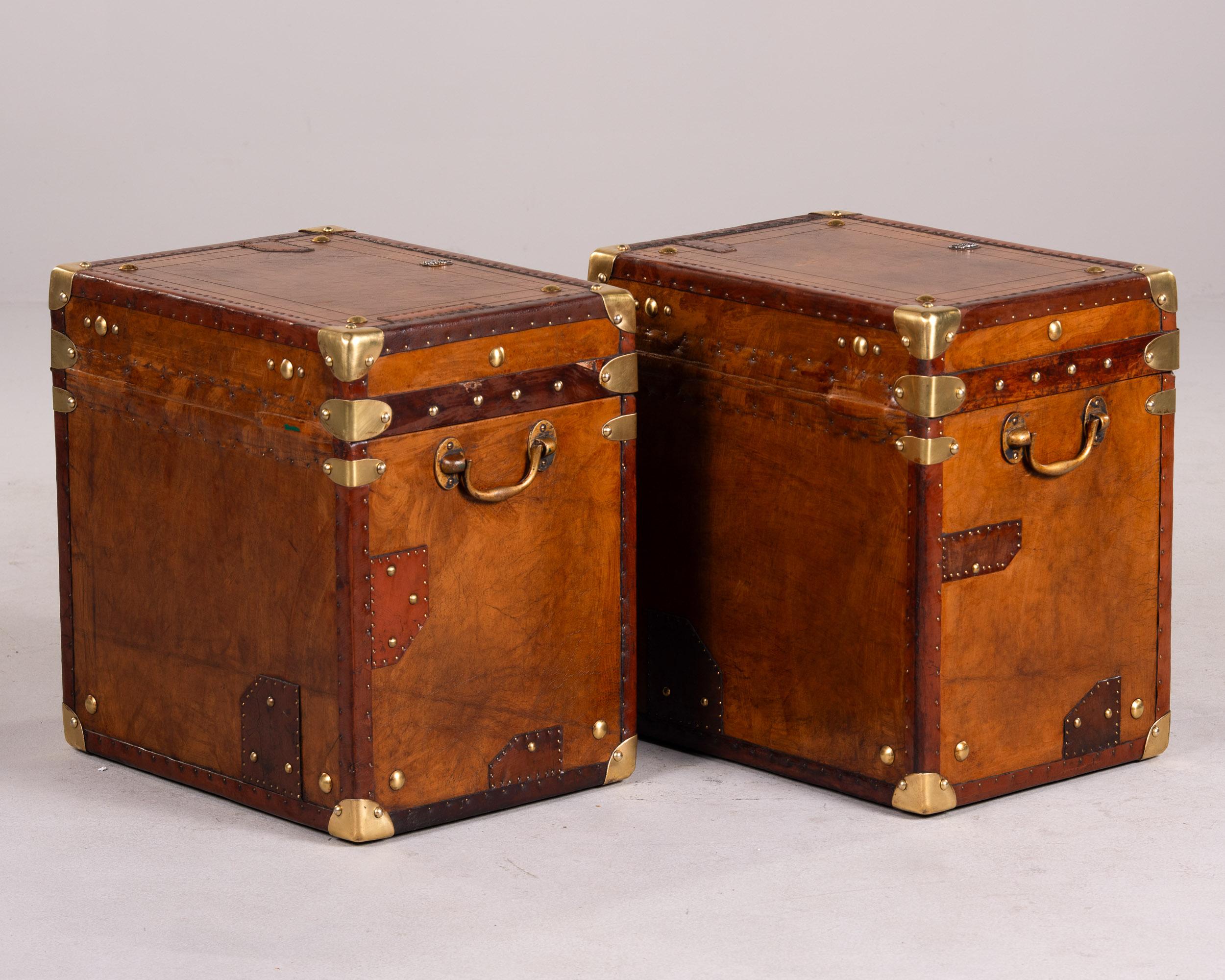 Par de baúles de cuero ingleses vintage restaurados 1