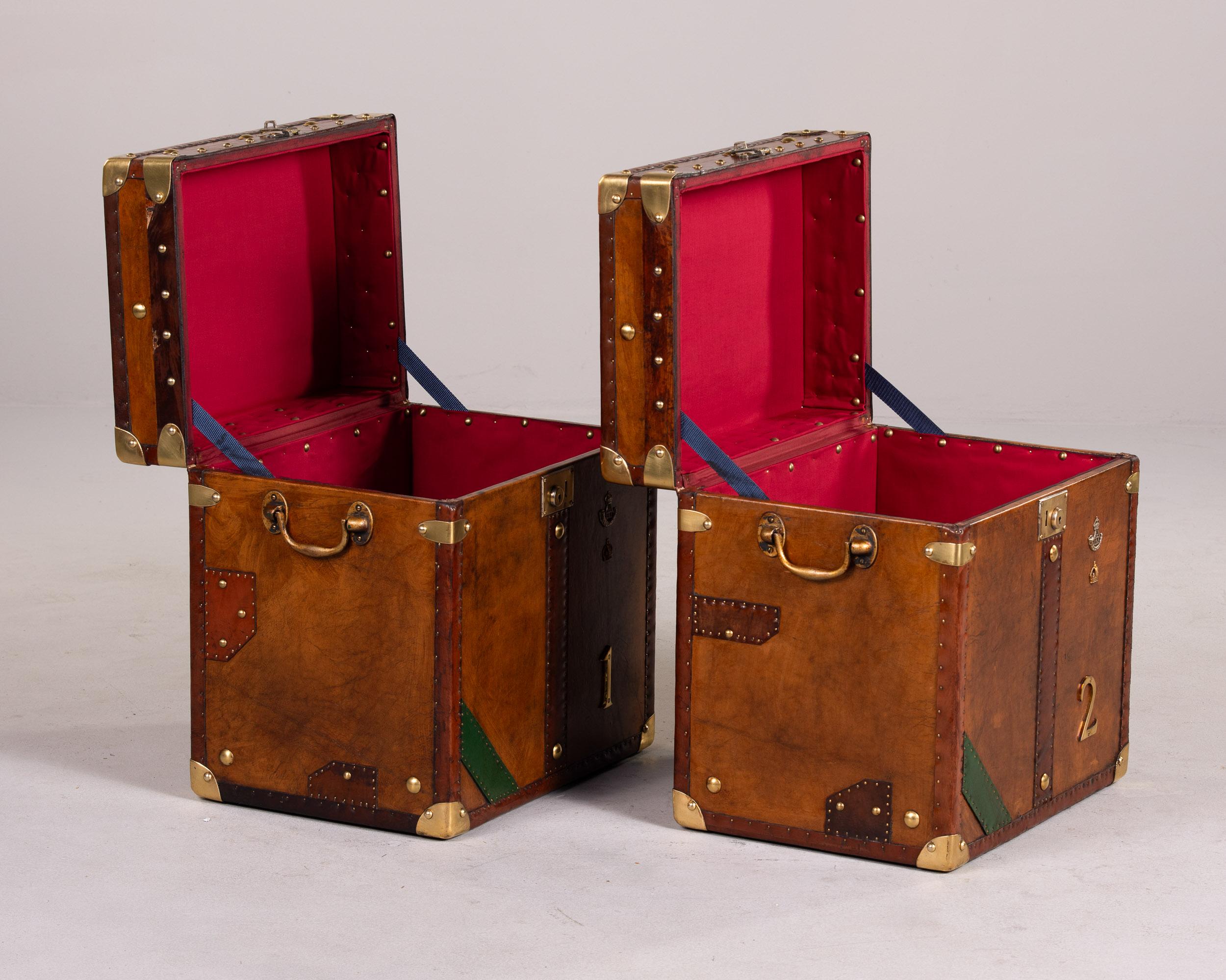 Par de baúles de cuero ingleses vintage restaurados 3