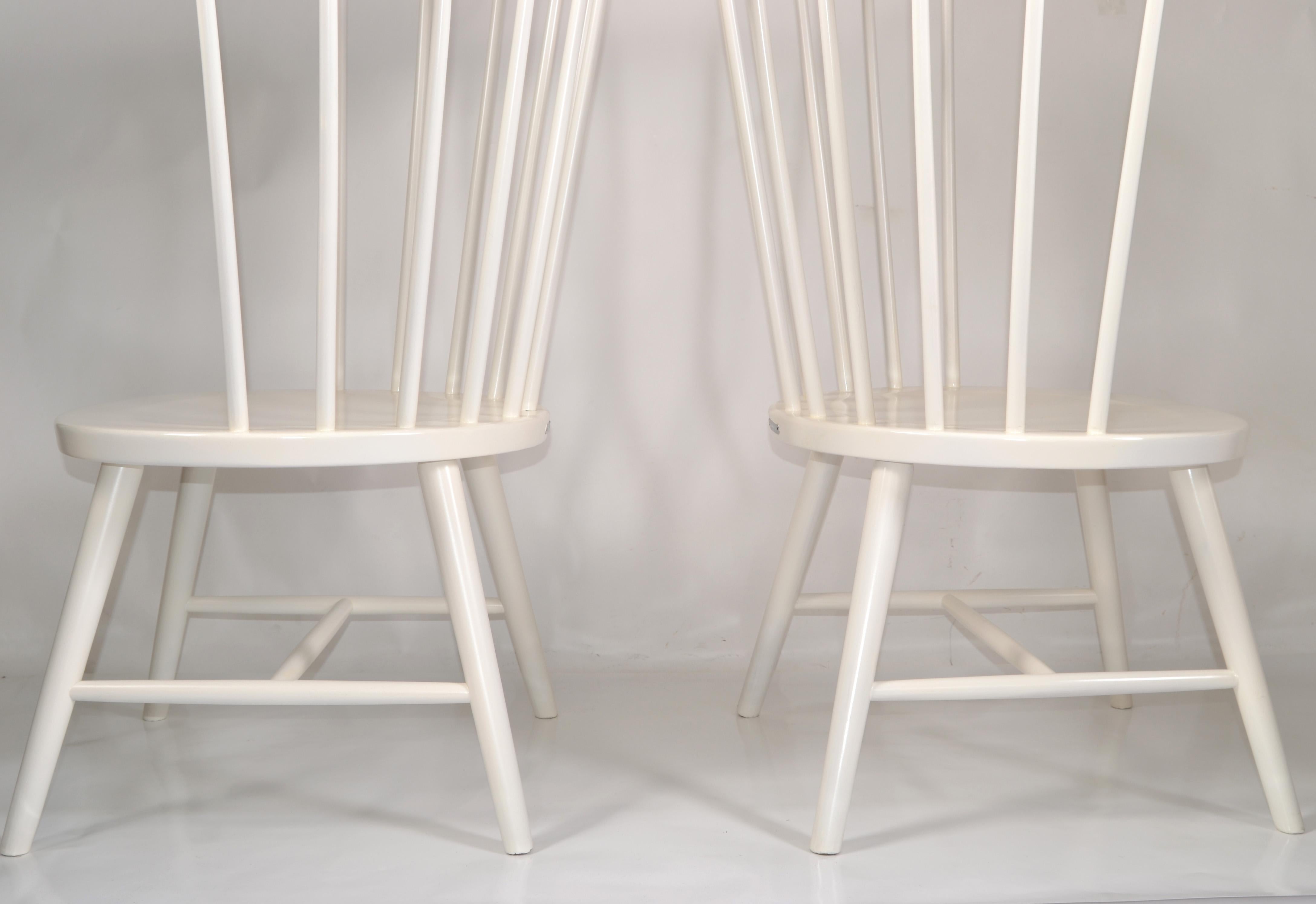 Paar weiße Riviera Windsor-Stühle mit hoher Rückenlehne von Paola Navone, rustikaler amerikanischer Stil   im Angebot 2