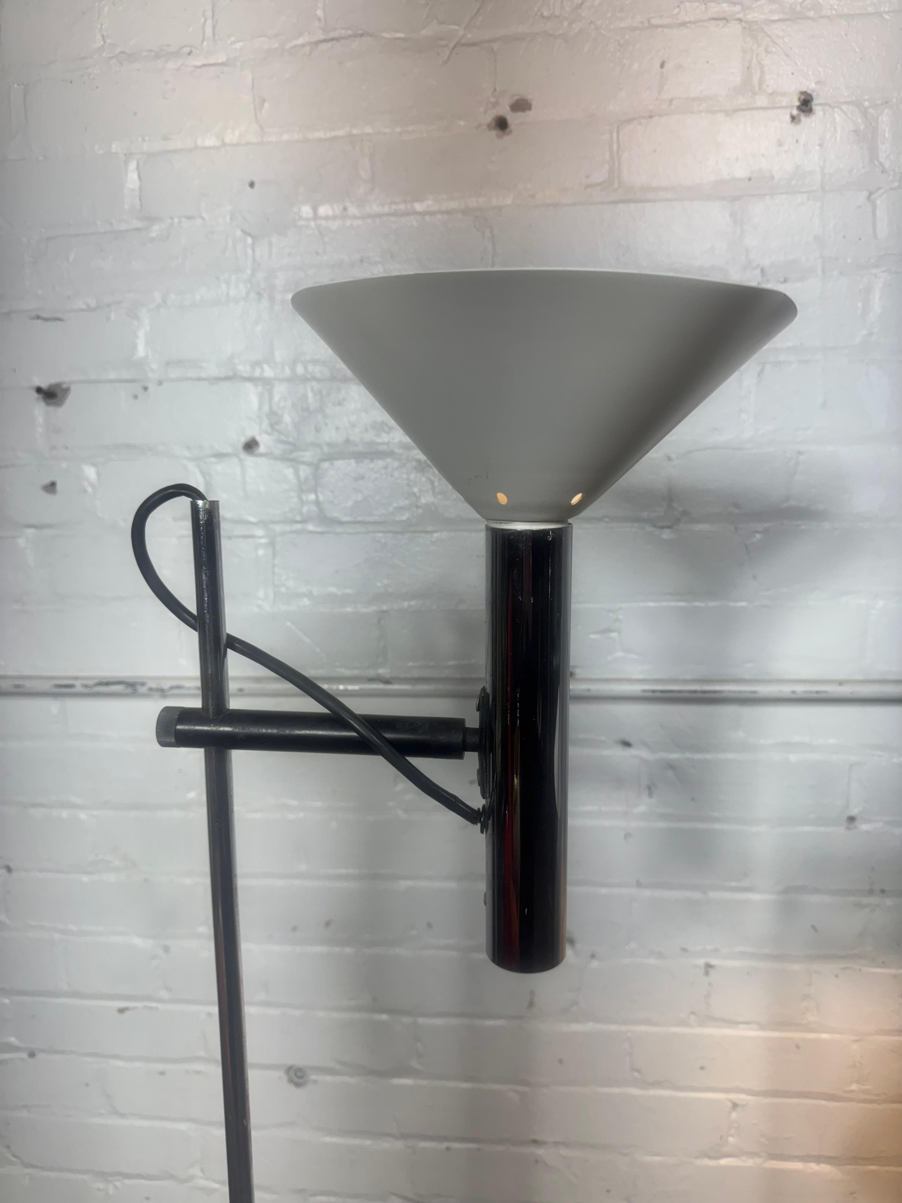 Pareja de lámparas de pie articuladas Robert Sonneman para George Kovacs, MODEERNISTAS en venta 2