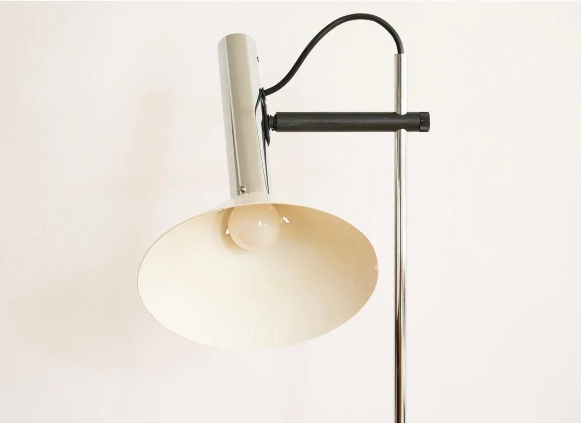 Pareja de lámparas de pie articuladas Robert Sonneman para George Kovacs, MODEERNISTAS finales del siglo XX en venta