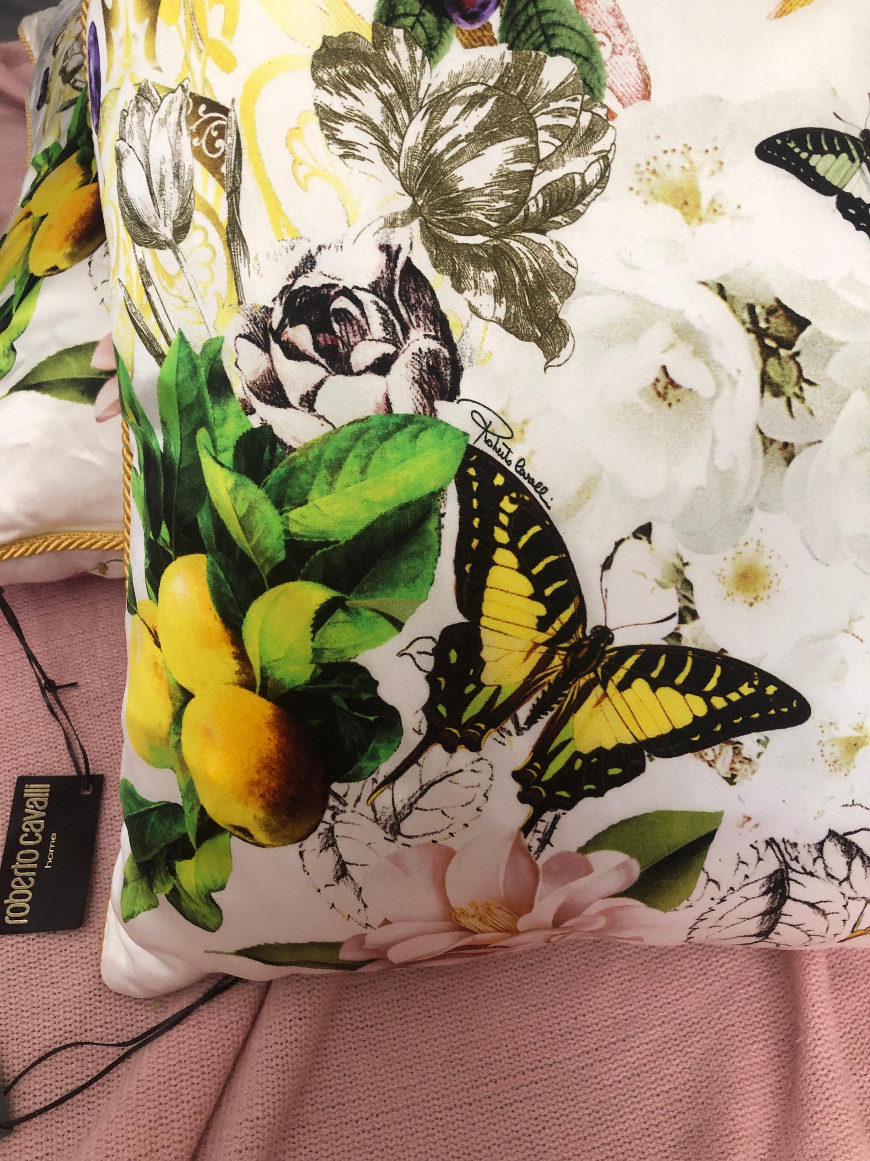 Roberto Cavalli Home Collection Flora & Fauna Signature Silk Throw Pillows, Pair In Excellent Condition In Palm Springs, CA