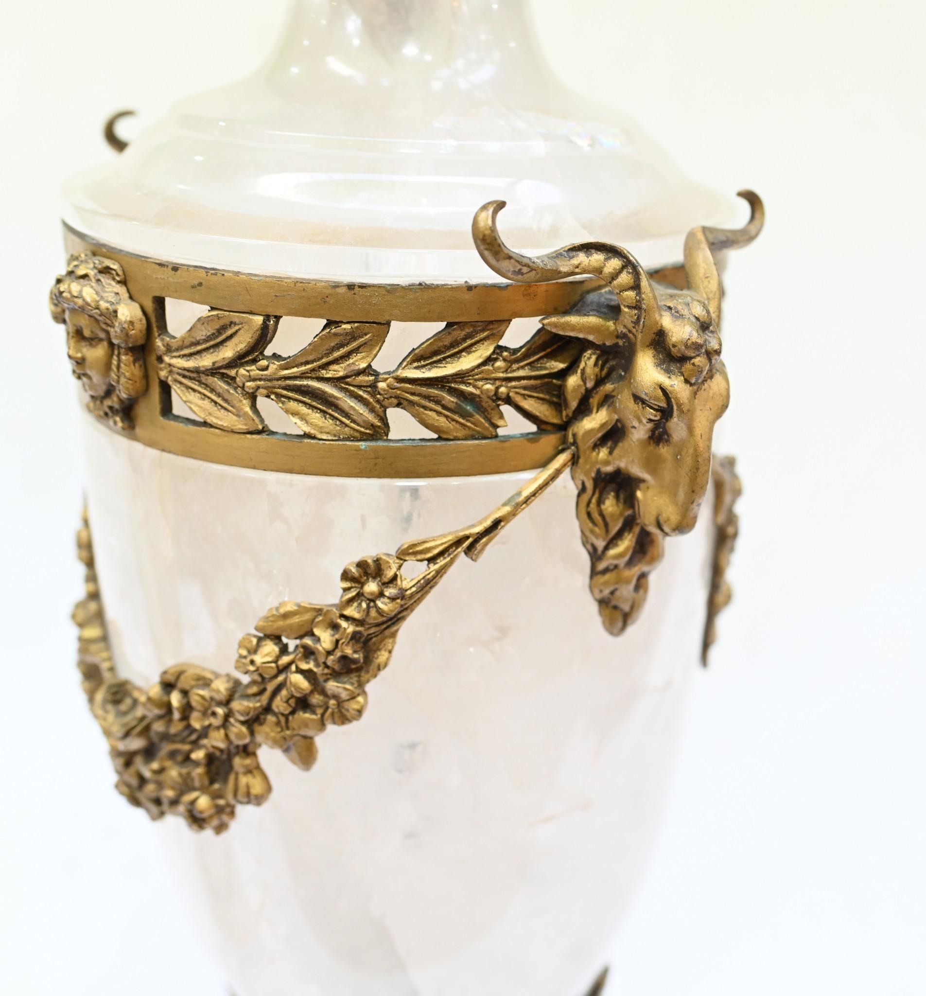 Paire de cassolettes en cristal de roche Urnes Vases Montures en bronze doré 1860 en vente 7