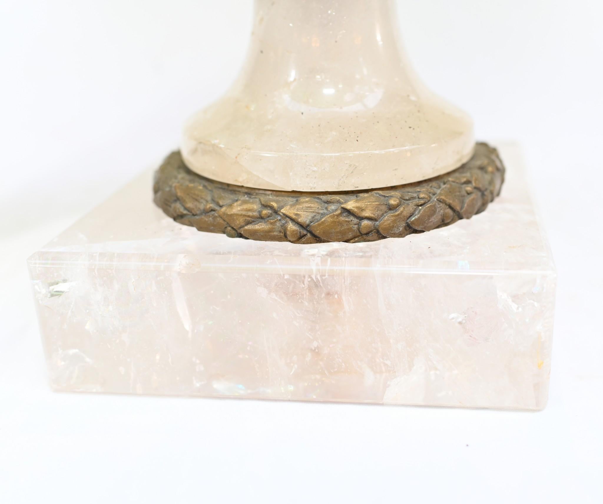 Paire de cassolettes en cristal de roche Urnes Vases Montures en bronze doré 1860 en vente 3
