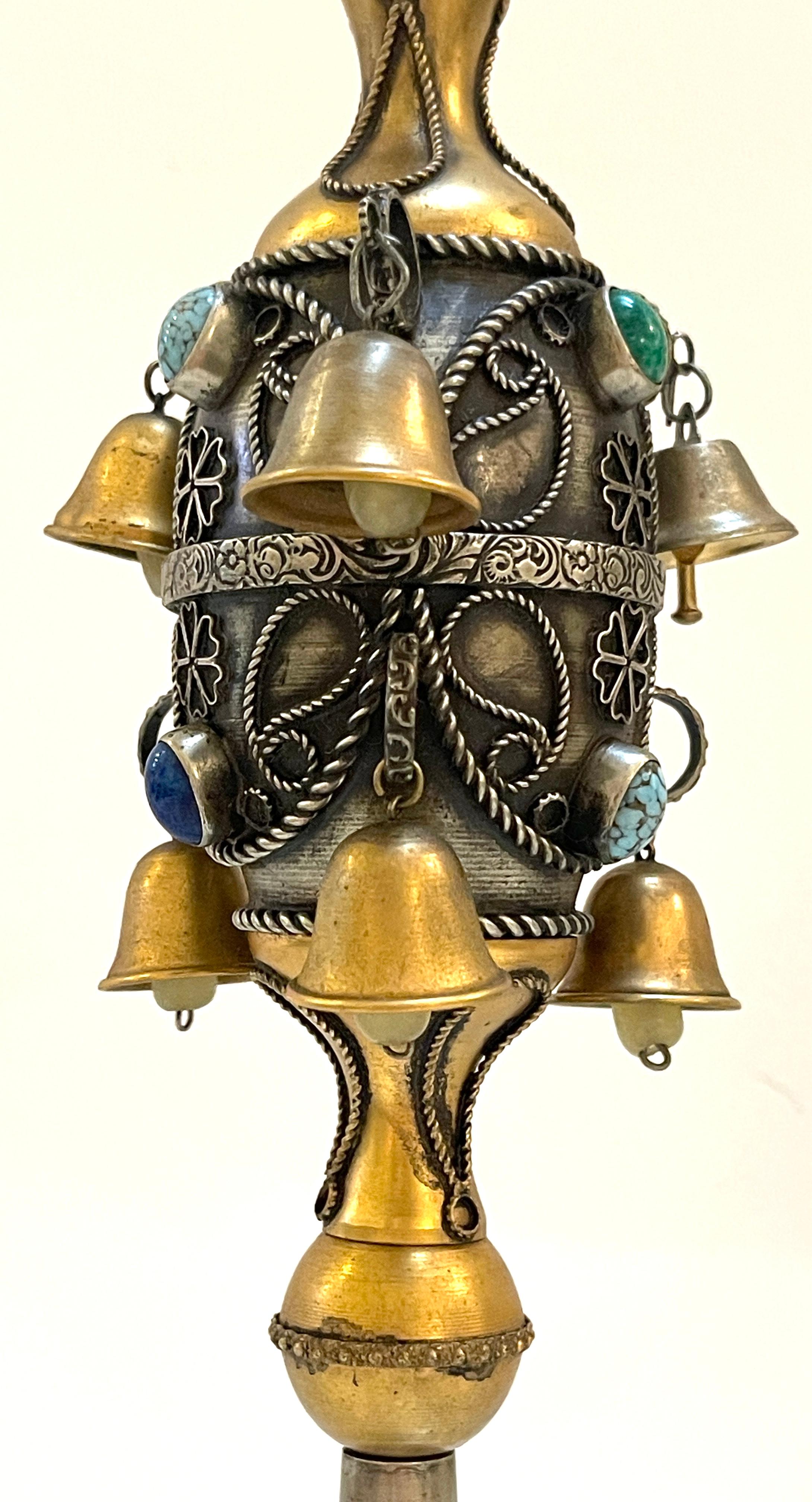 Ein Paar Bergkristall-Edelsteine, Silber & vergoldet, 8 Glocken Judaica Torah/ Rimonim-Endstücke im Angebot 4