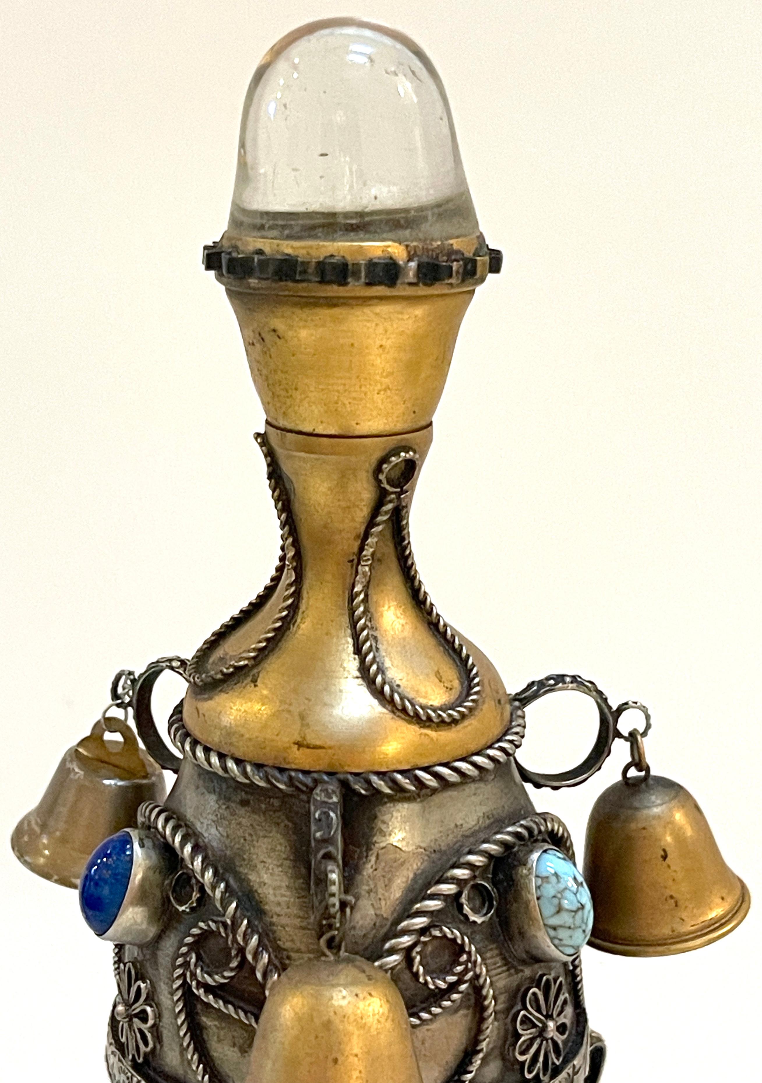 Ein Paar Bergkristall-Edelsteine, Silber & vergoldet, 8 Glocken Judaica Torah/ Rimonim-Endstücke (Metall) im Angebot