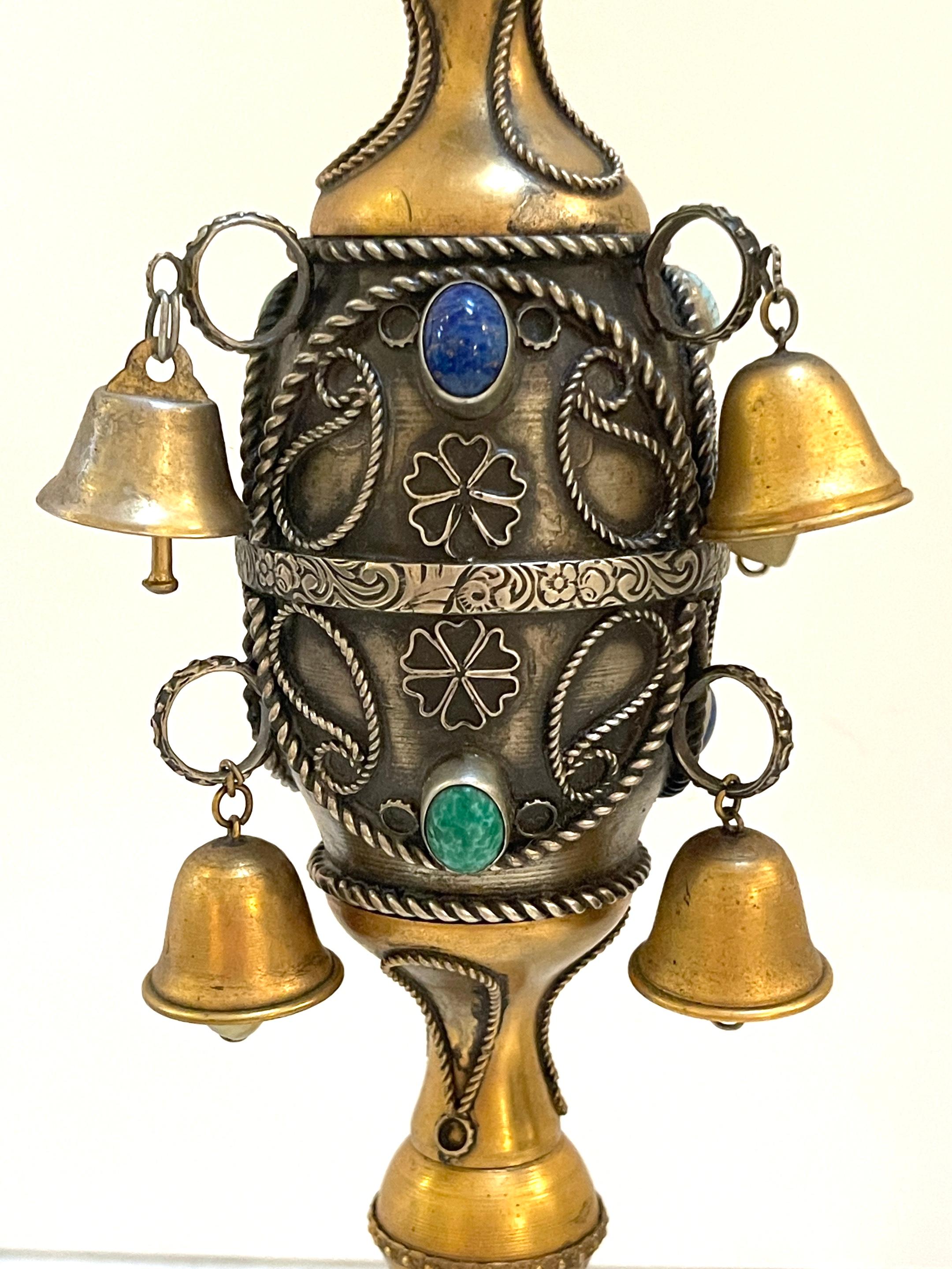 Ein Paar Bergkristall-Edelsteine, Silber & vergoldet, 8 Glocken Judaica Torah/ Rimonim-Endstücke im Angebot 1