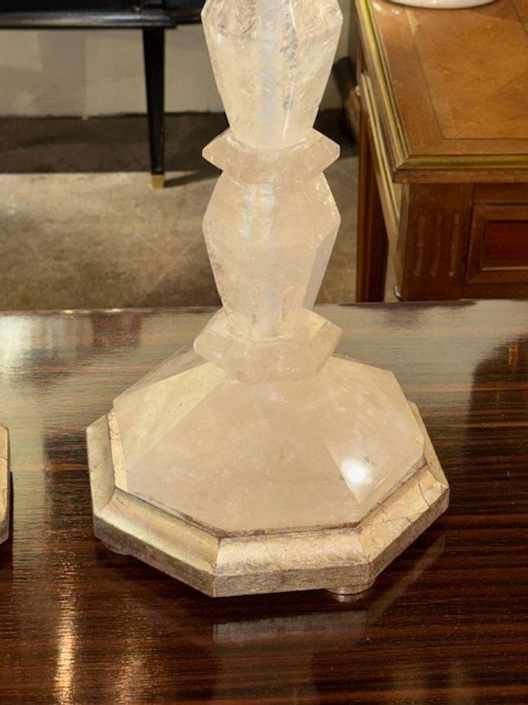 Coppia di lampade in cristallo di rocca su basi in foglia d'argento In condizioni buone in vendita a Dallas, TX
