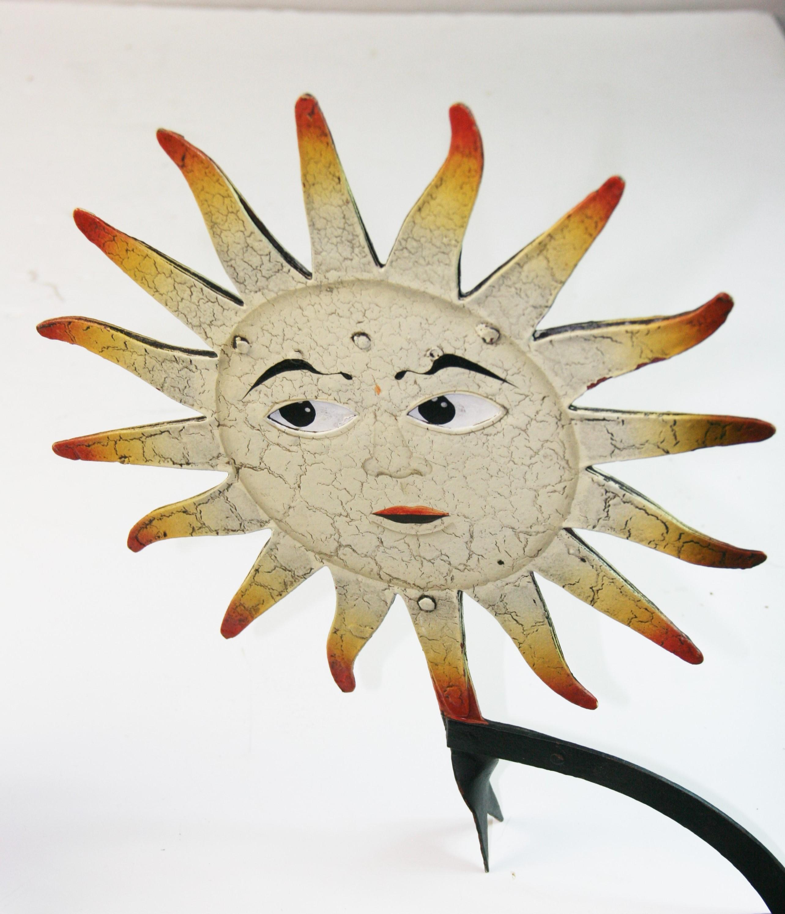 Paire d'ornements de jardin en fer, soleil et lune à bascule, yeux mobiles en vente 4