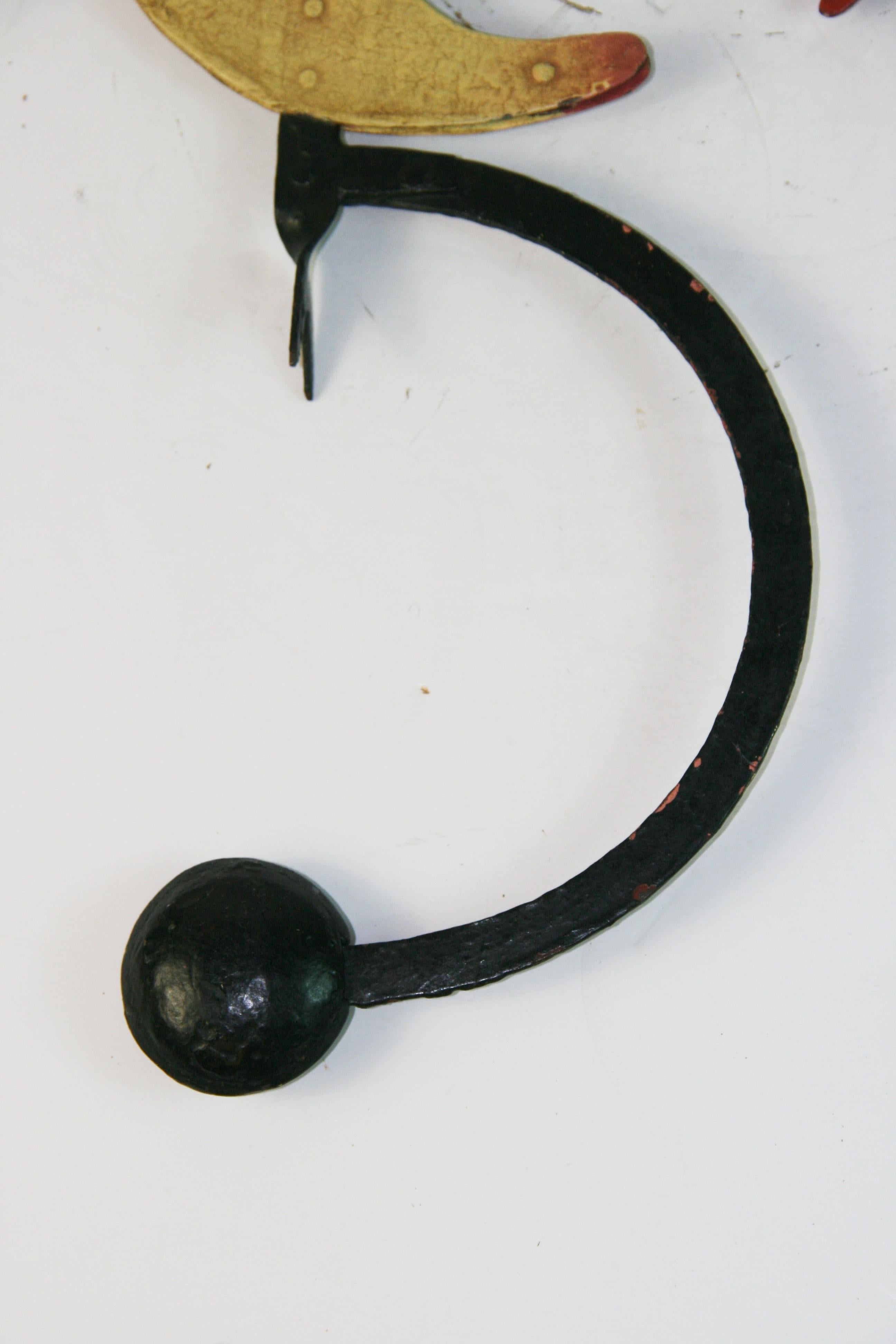 Milieu du XXe siècle Paire d'ornements de jardin en fer, soleil et lune à bascule, yeux mobiles en vente