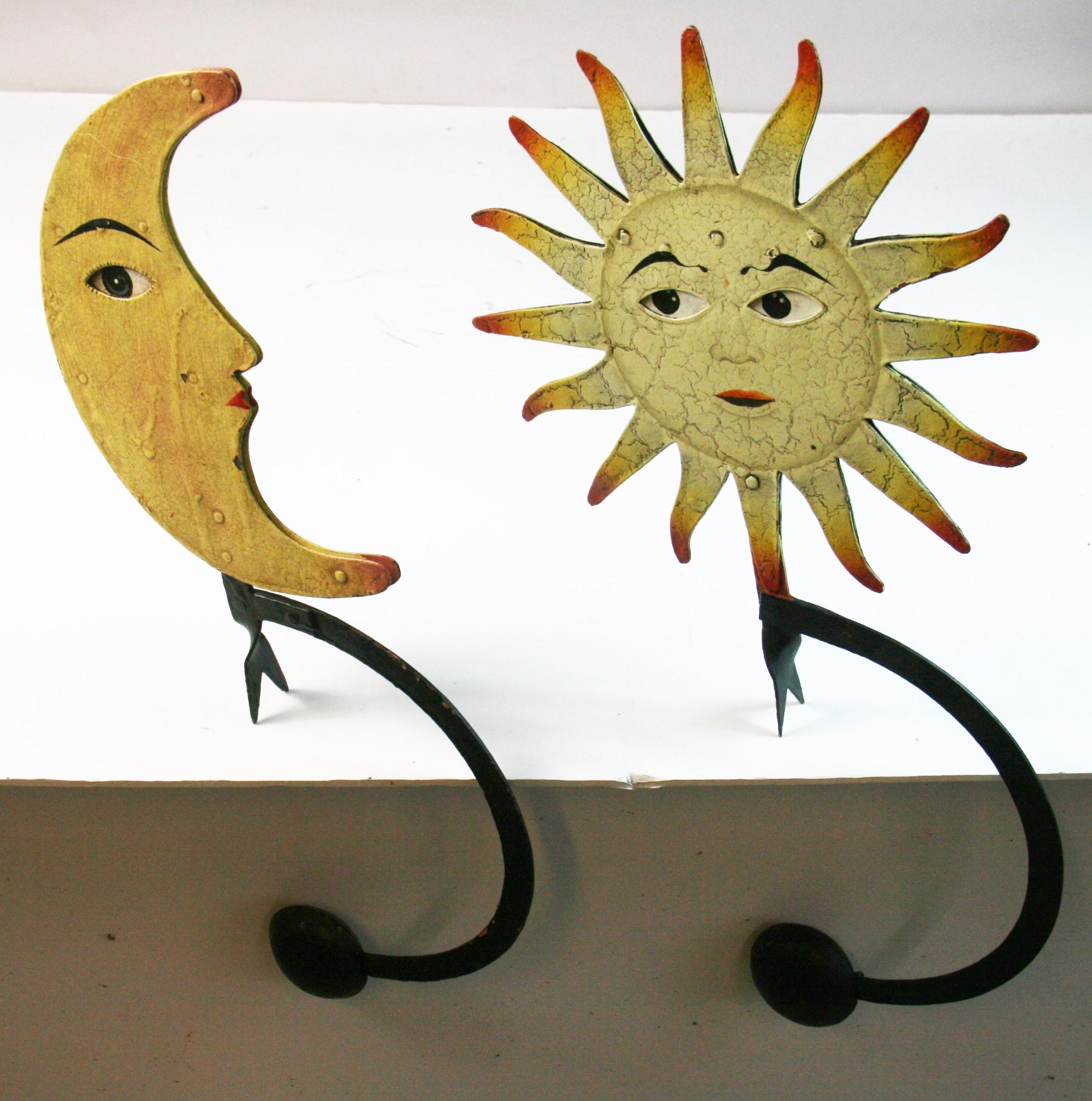 Fer Paire d'ornements de jardin en fer, soleil et lune à bascule, yeux mobiles en vente