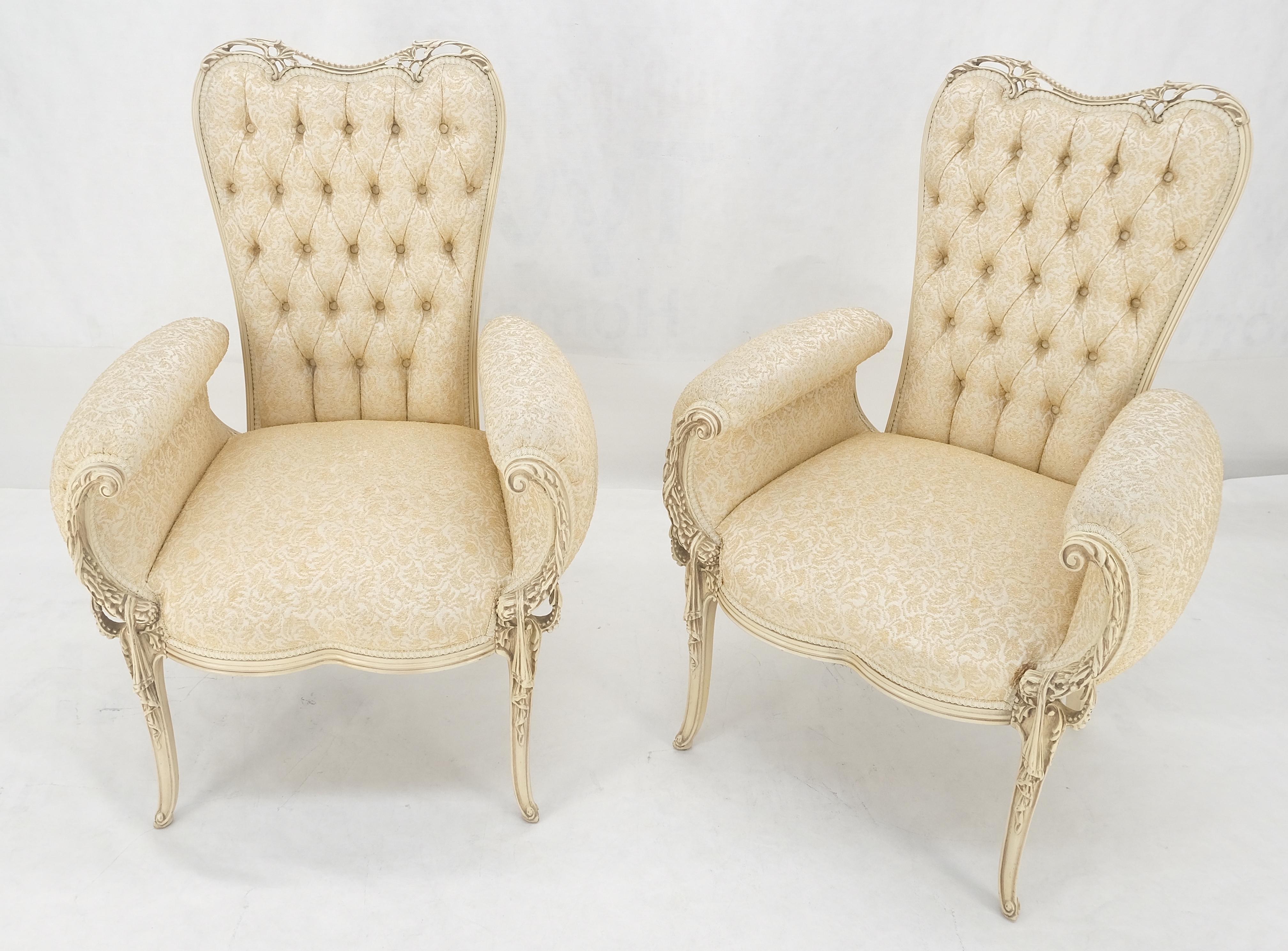 Néo-rococo Paire de chaises de style Louis XVI à dossier sculpté Pierce Off-White en vente