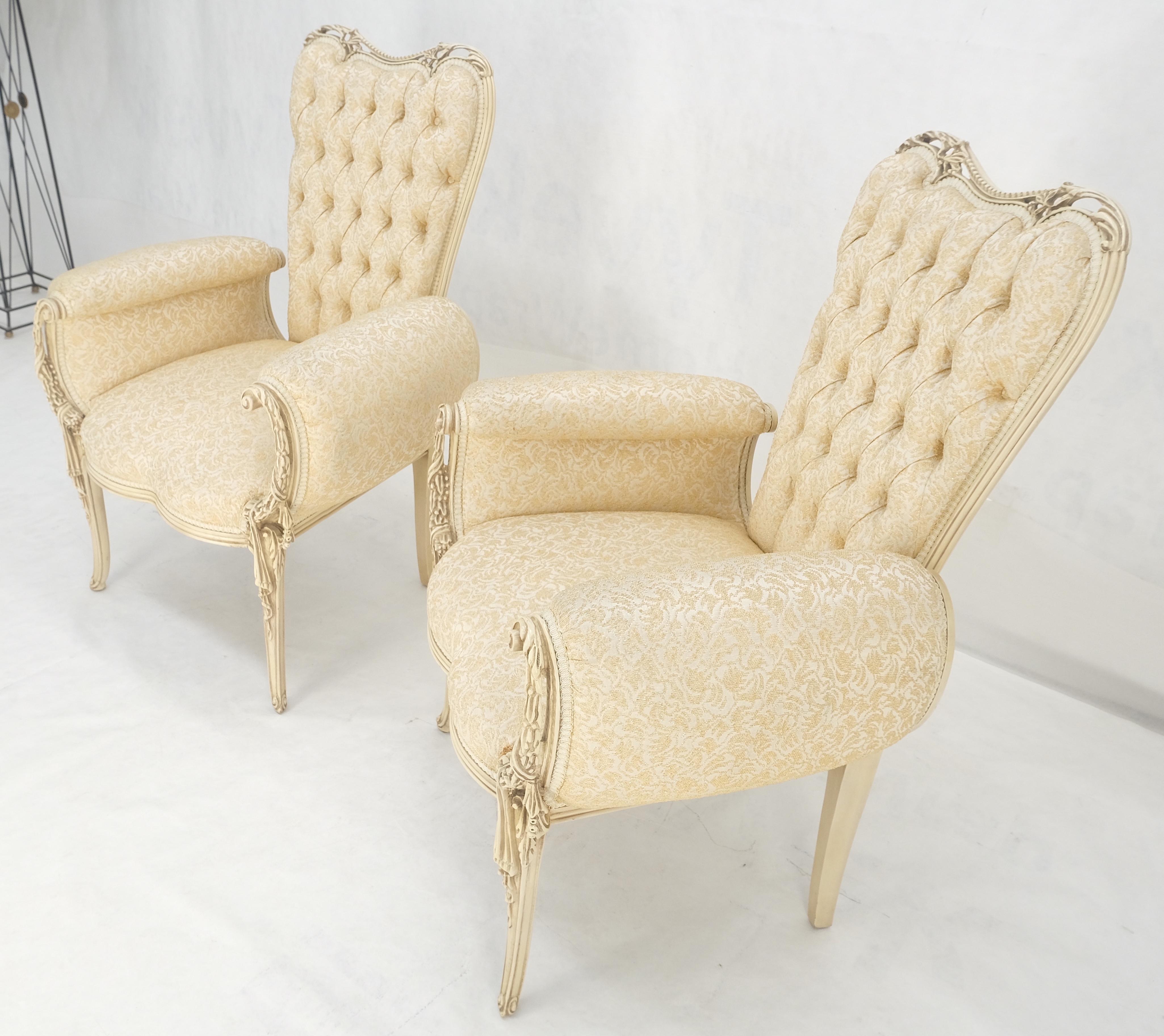 20ième siècle Paire de chaises de style Louis XVI à dossier sculpté Pierce Off-White en vente