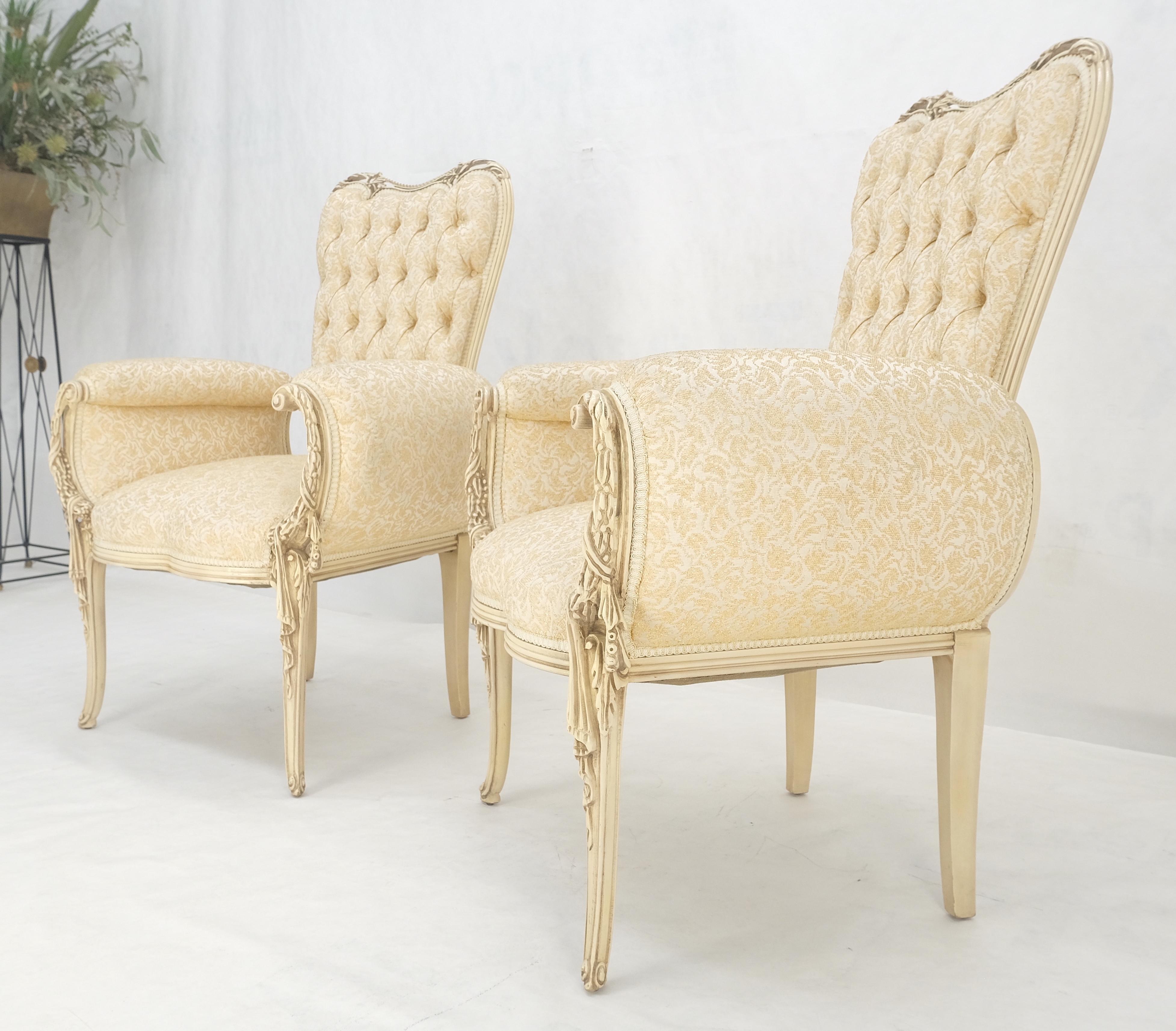 Bois de feuillus Paire de chaises de style Louis XVI à dossier sculpté Pierce Off-White en vente