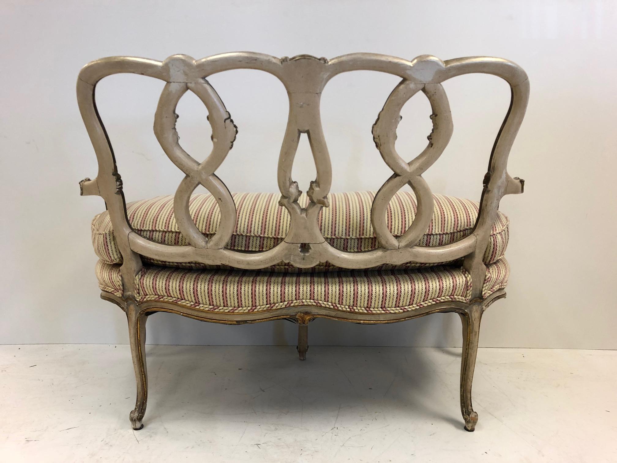 Pair Rococo Style Parcel-Gilt Painted Settees In Good Condition For Sale In New York, NY