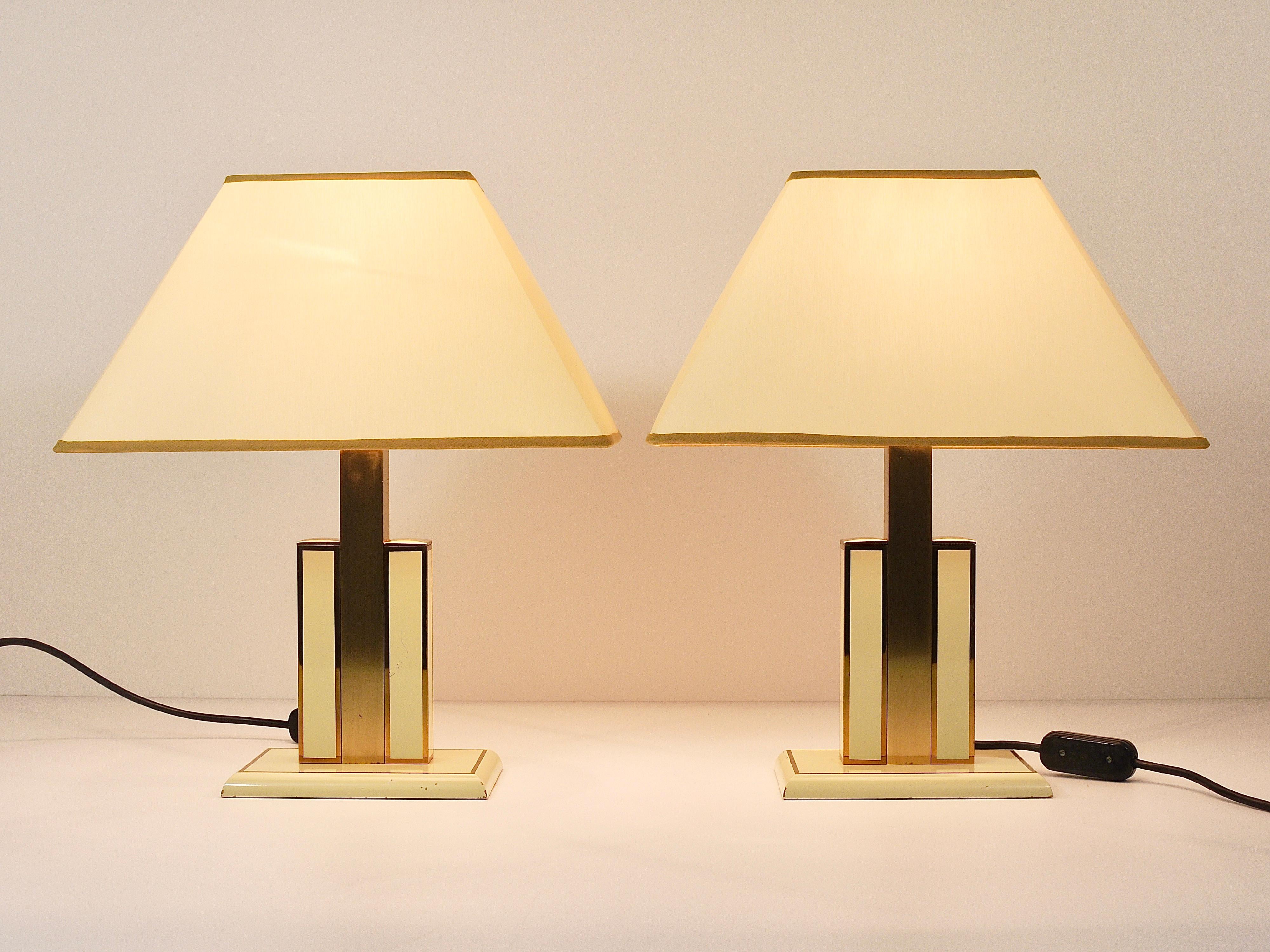 A pair of hollywood regency geometrical brass table / side lamps from the 1970s, designed by Romeo Rega, Italy. Romeo Rega was one of the leading contemporary designers in Italian design, alongside artists such as Willy Rizzo and Maison Jansen. The