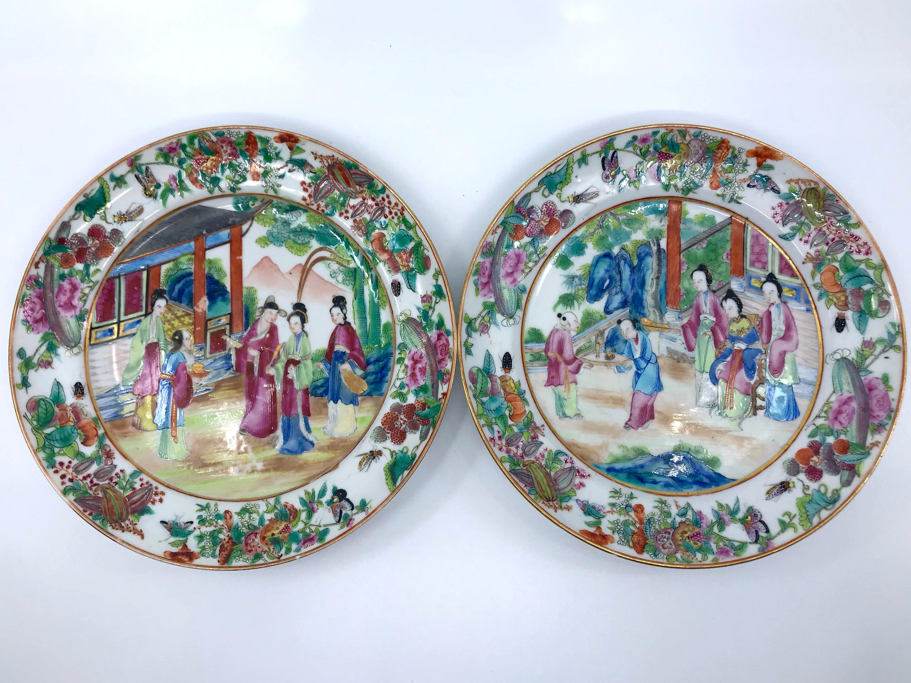 Hand-Painted Pair of Rose Mandarin Chinese Porcelain Plates For Sale