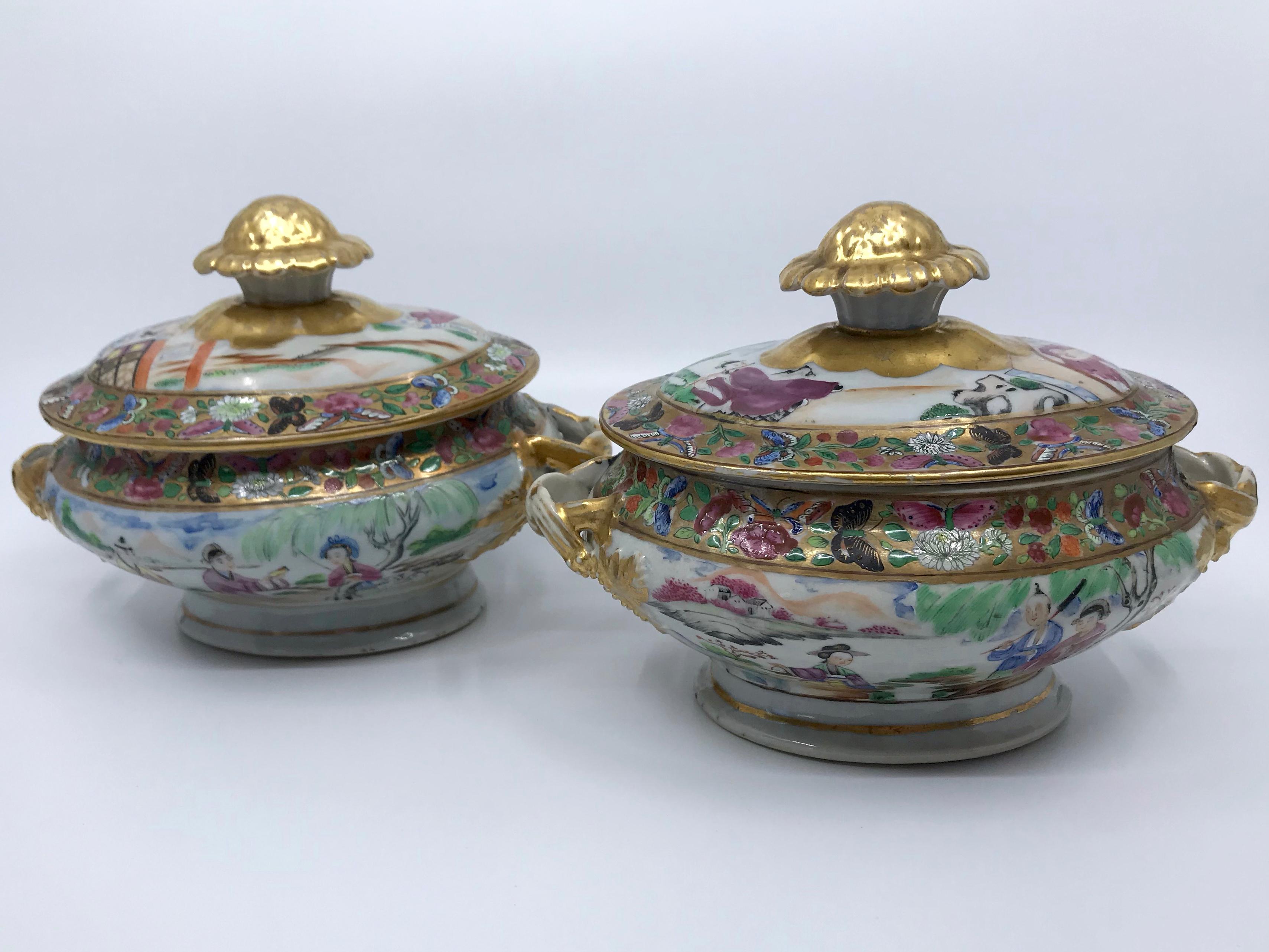 Pair of Rose Mandarin Chinese Porcelain Sauce Tureens In Good Condition In New York, NY