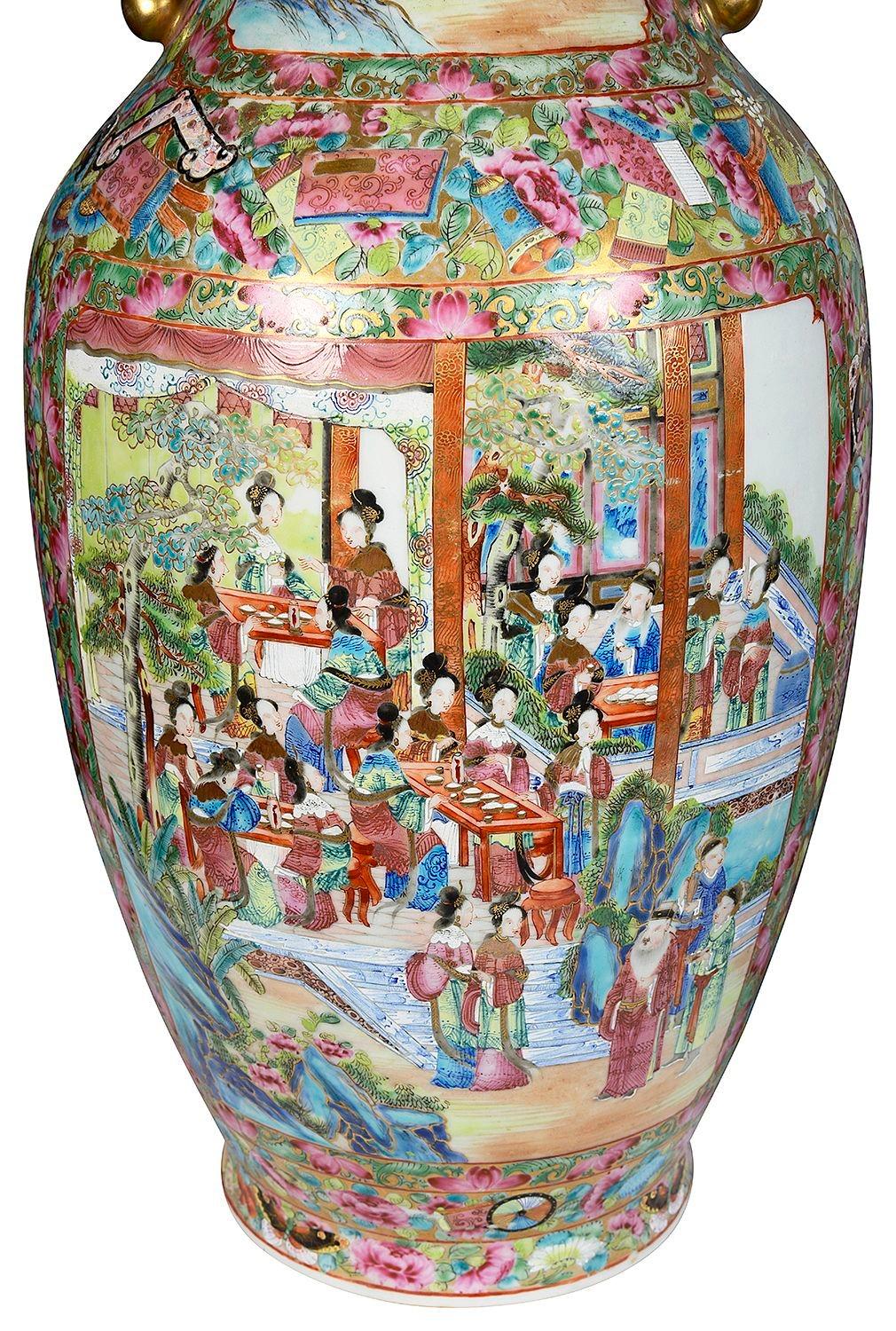 Paar Rosenmedaillon-Vasen/Lampen, 19. Jahrhundert. (Chinesisch)