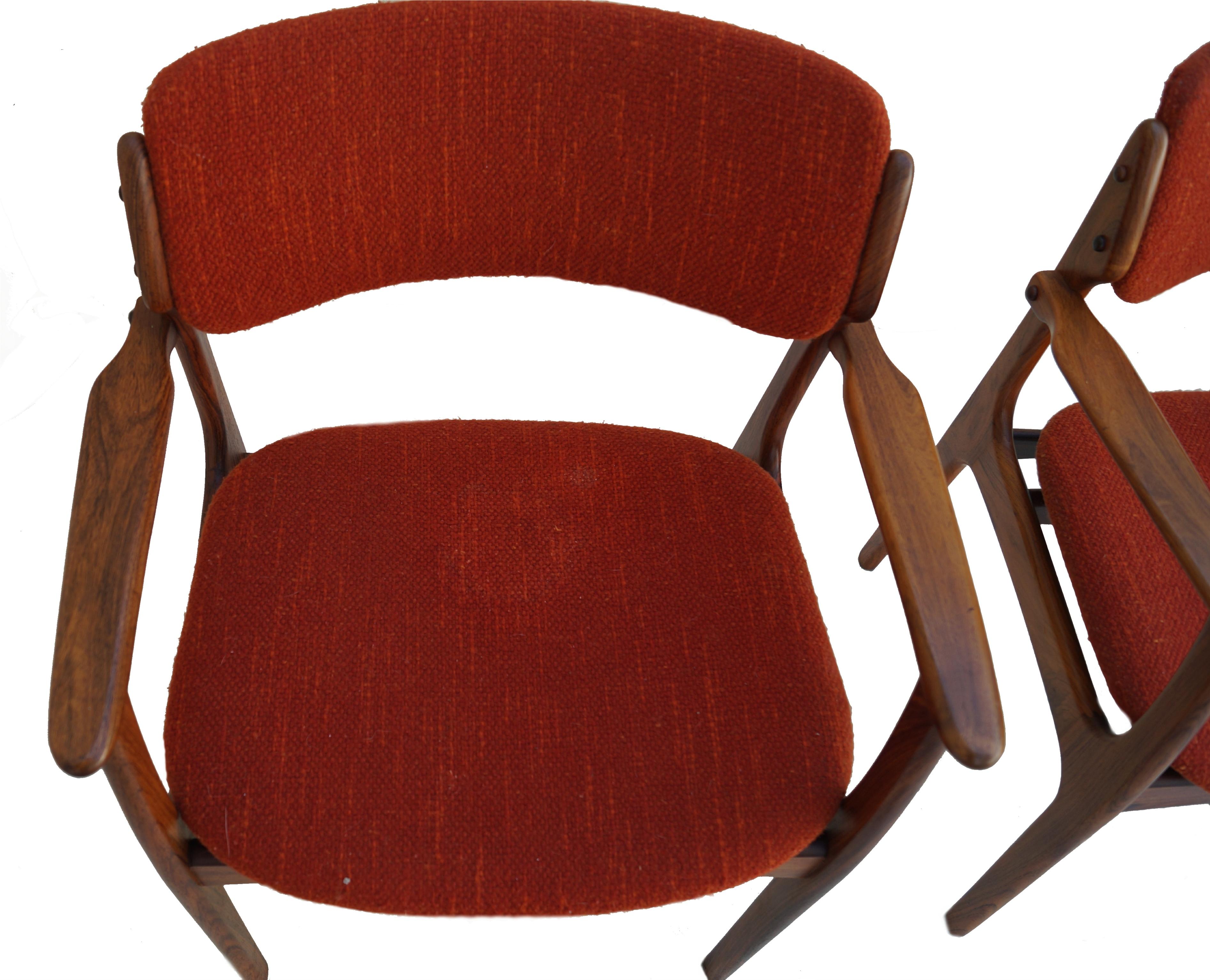 Paire de fauteuils en bois de rose de style danois moderne du milieu du siècle Erik Buch, modèle 50 en vente 3