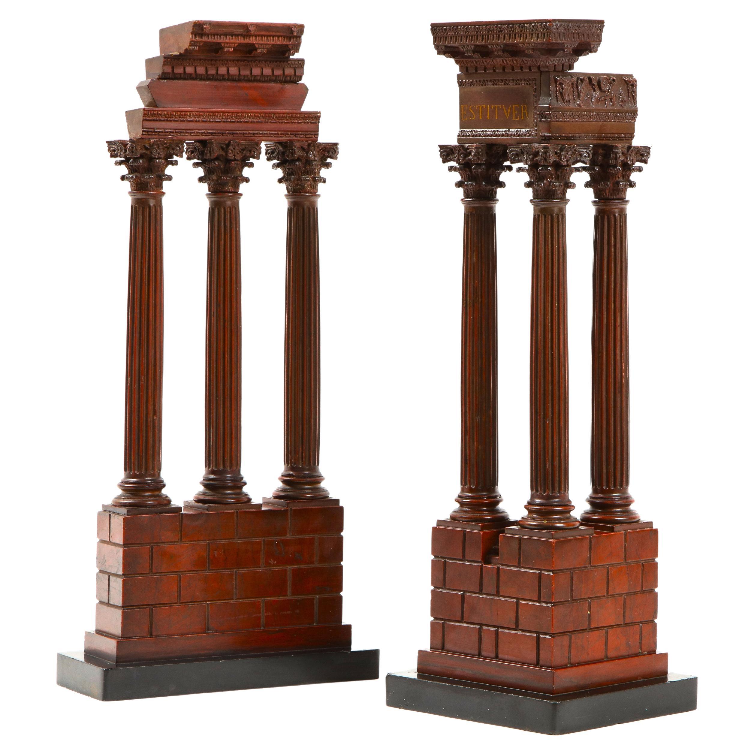 Paire de maquettes de ruines "Grand Tour" en marbre rouge célébrant l'ordre corinthien